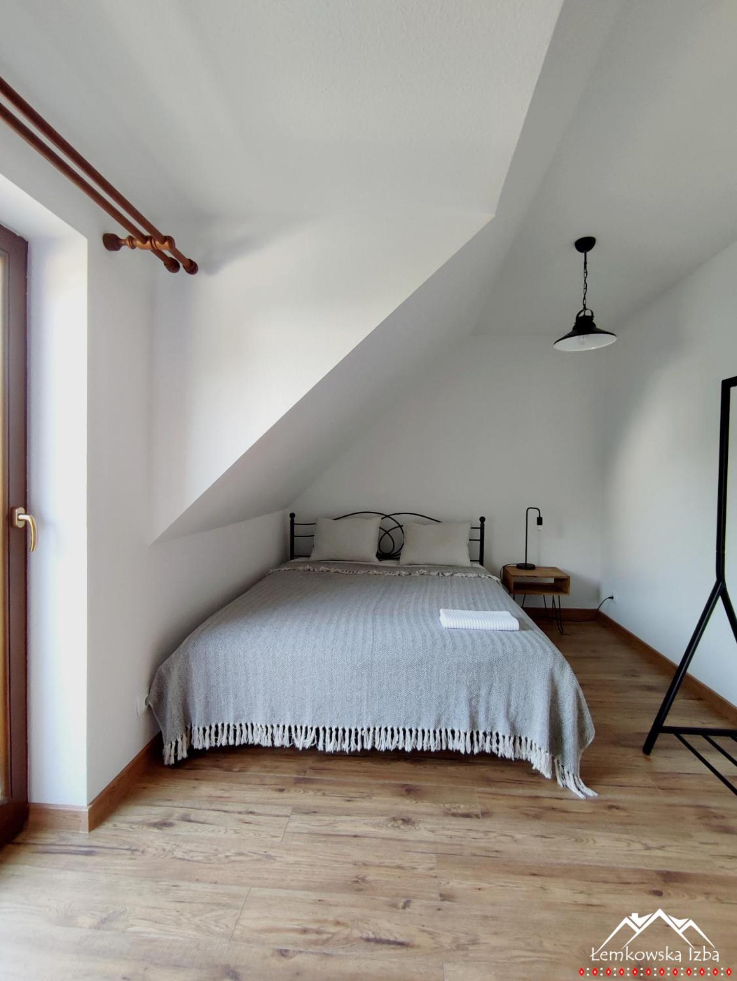 Apartment with Balcony - Photo 10