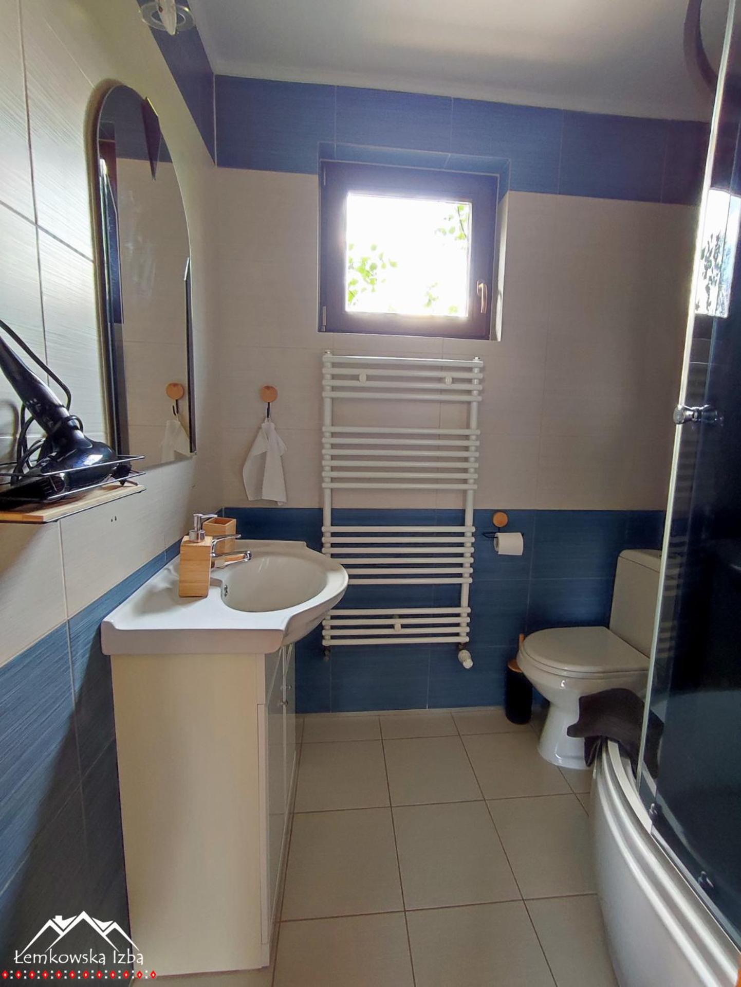 Apartment with Balcony - Photo 8