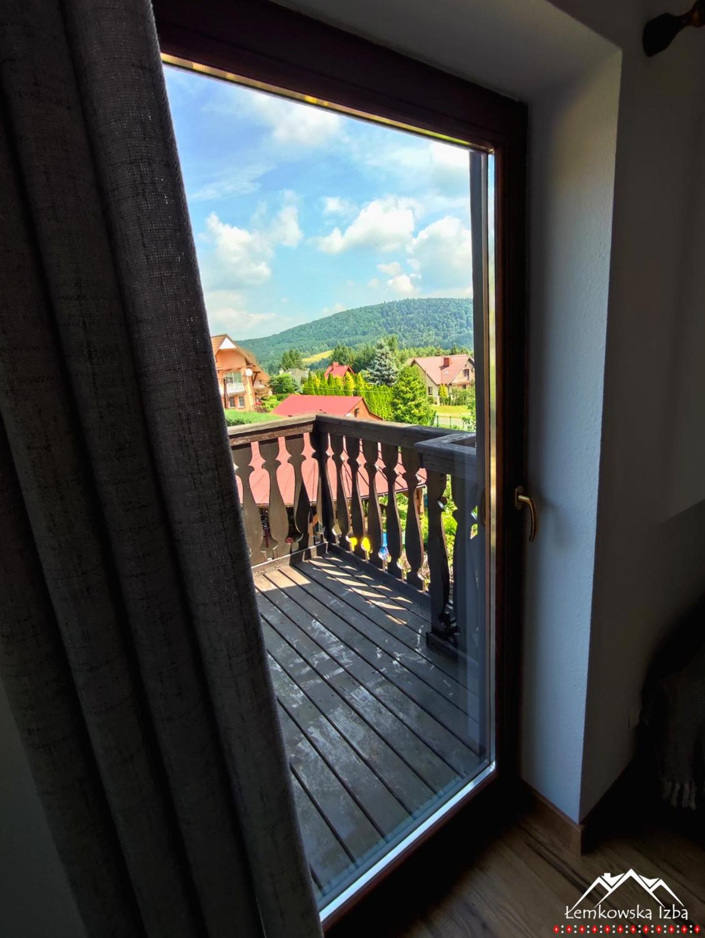 Apartment with Balcony - Photo 11