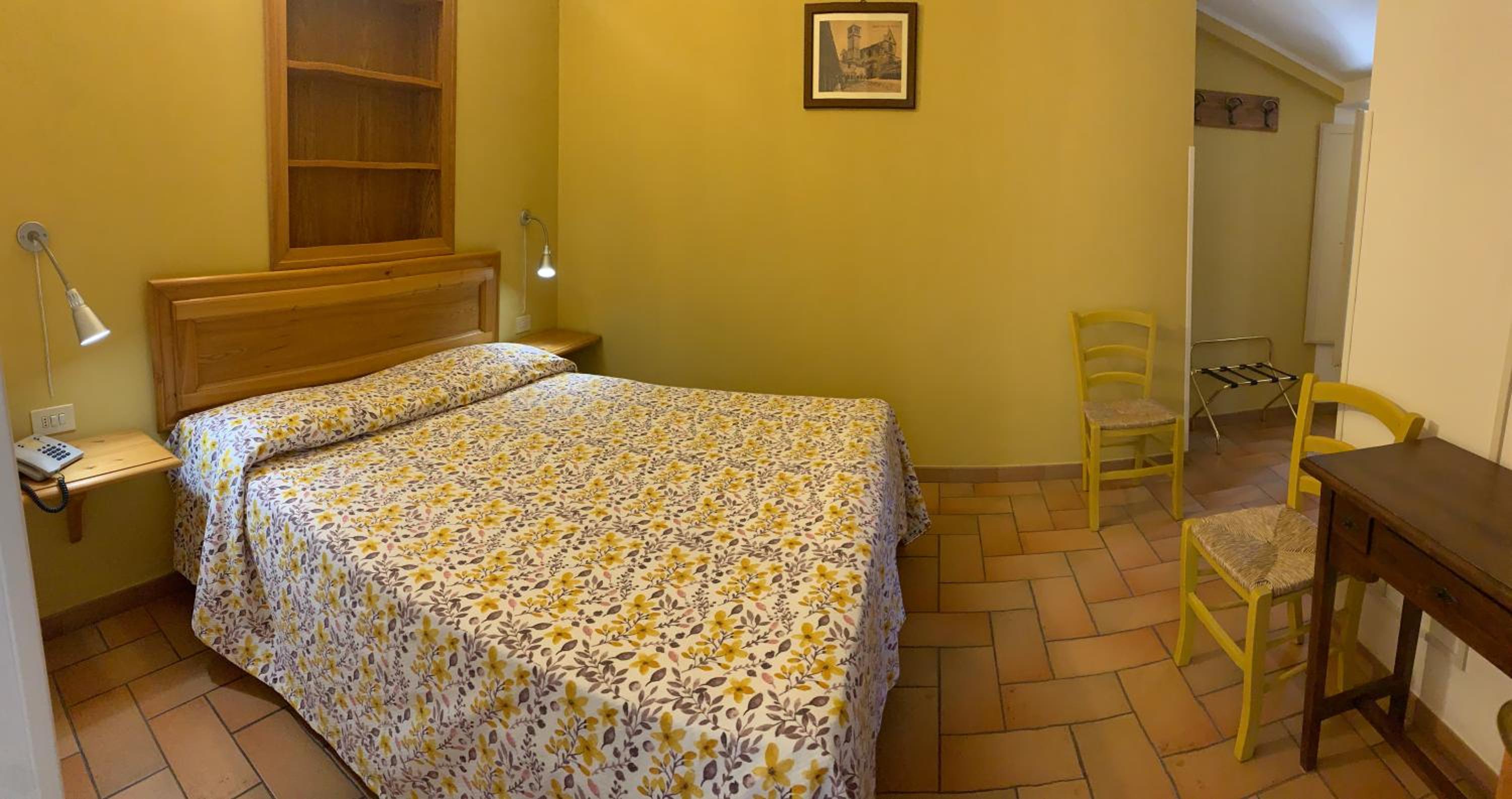 Standard Double or Twin Room - Photo 5