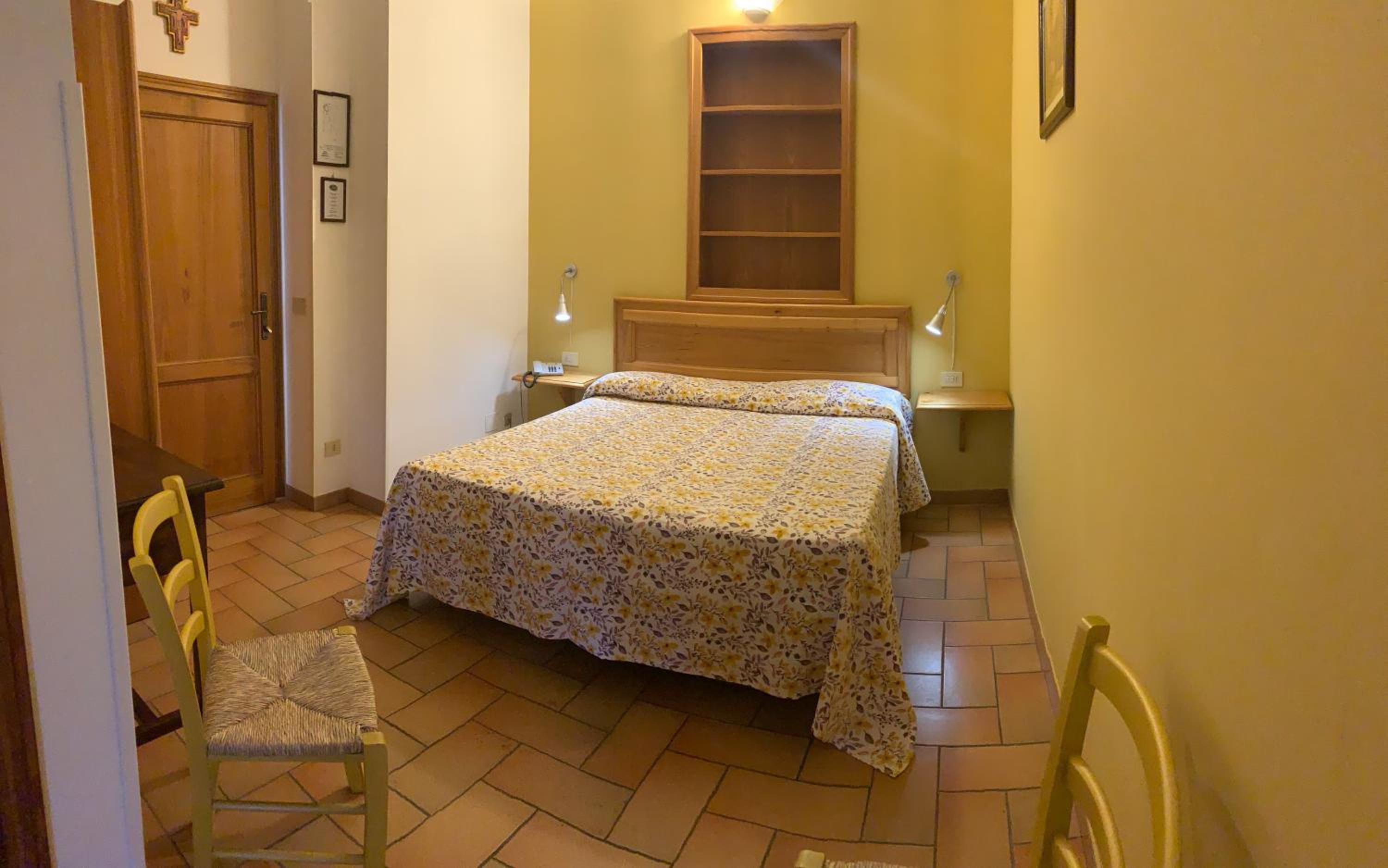 Standard Double or Twin Room - Photo 11