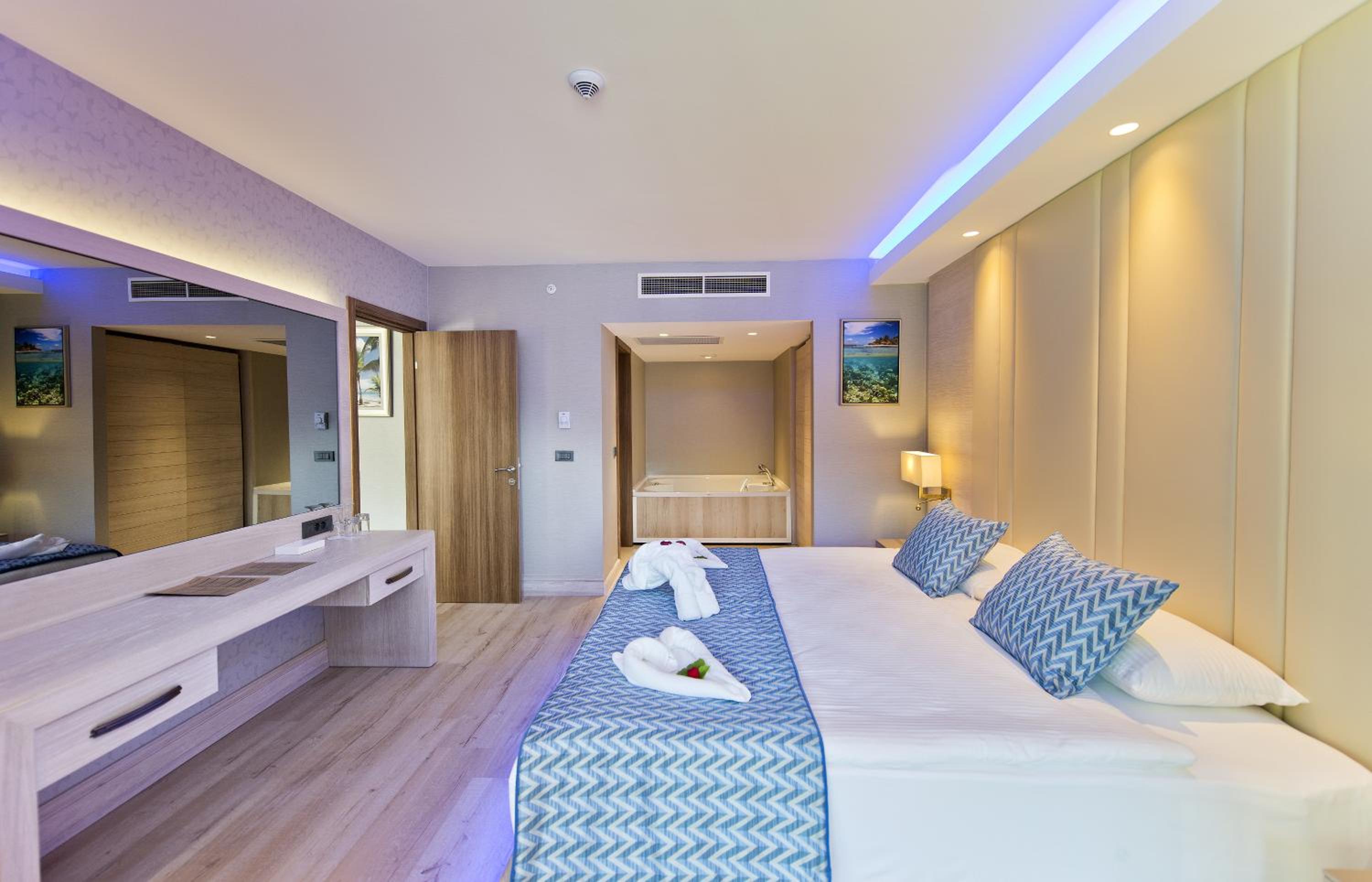 Deluxe Suite with Spa Bath