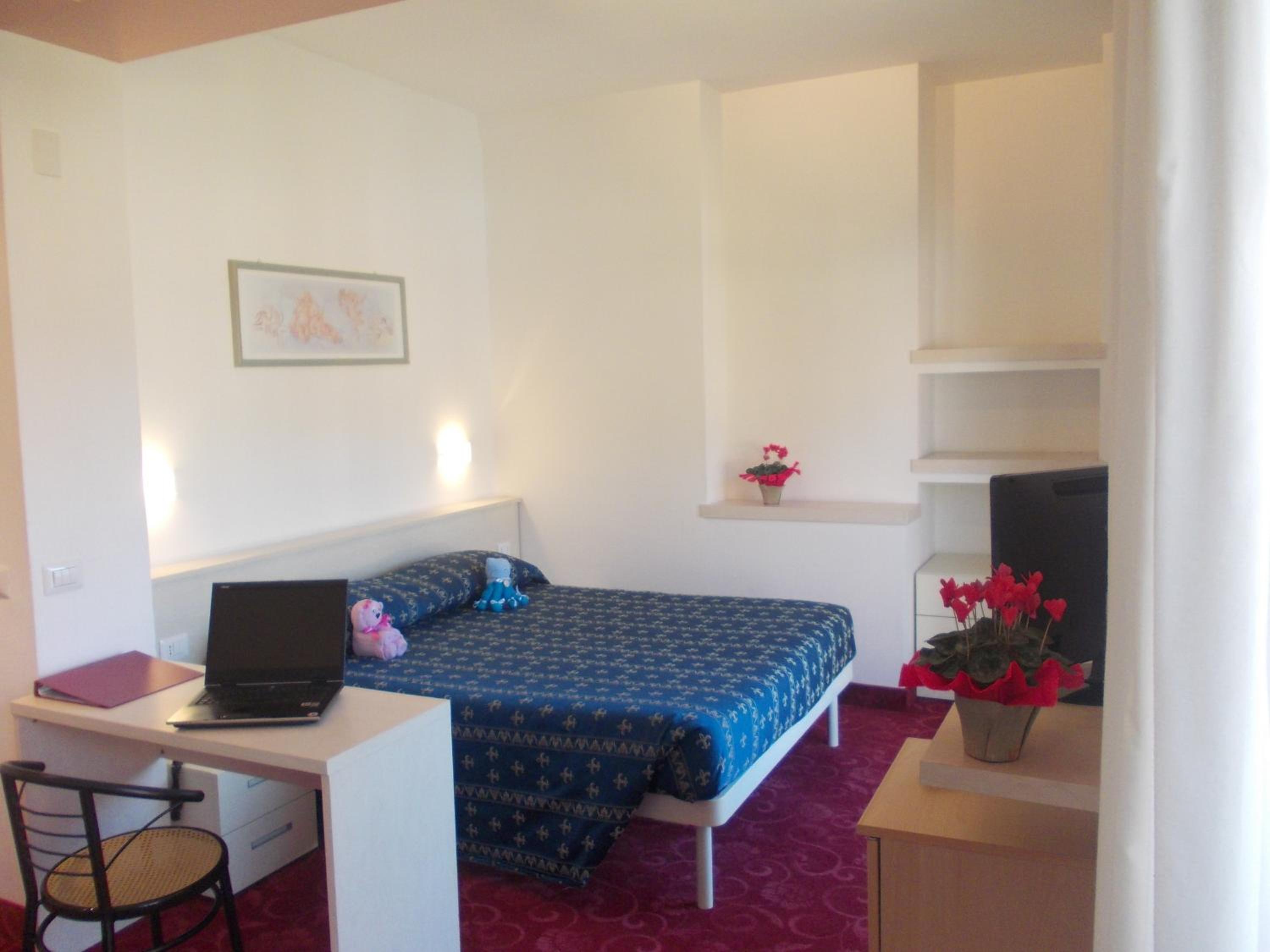 Double or Twin Room with Balcony - Photo 1