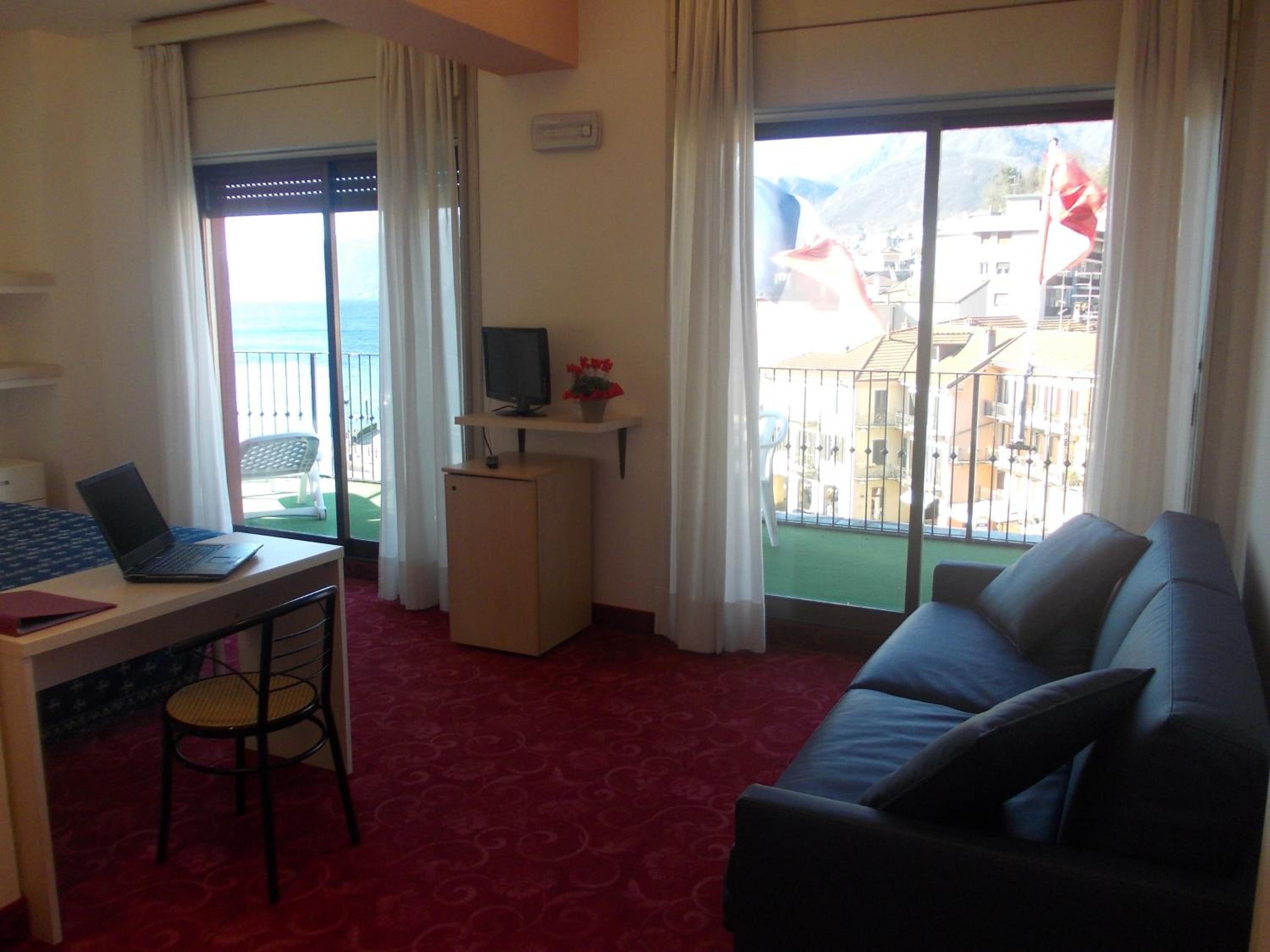 Double or Twin Room with Balcony - Photo 4