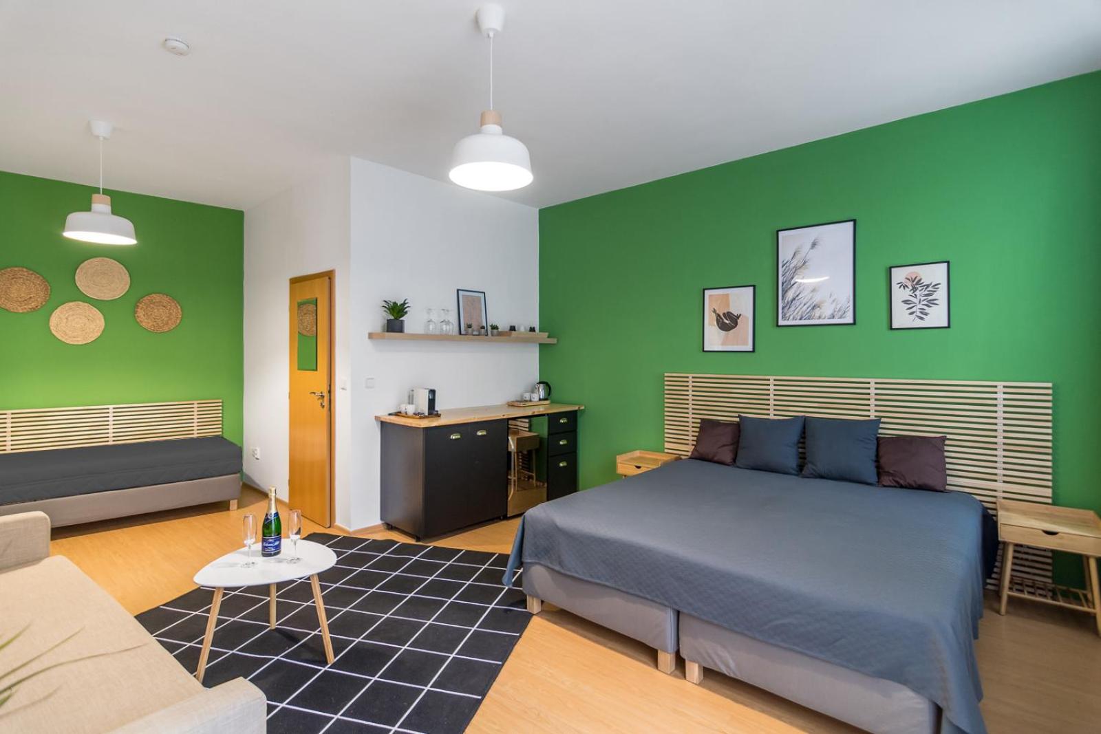 Triple Room with Garden Entrance