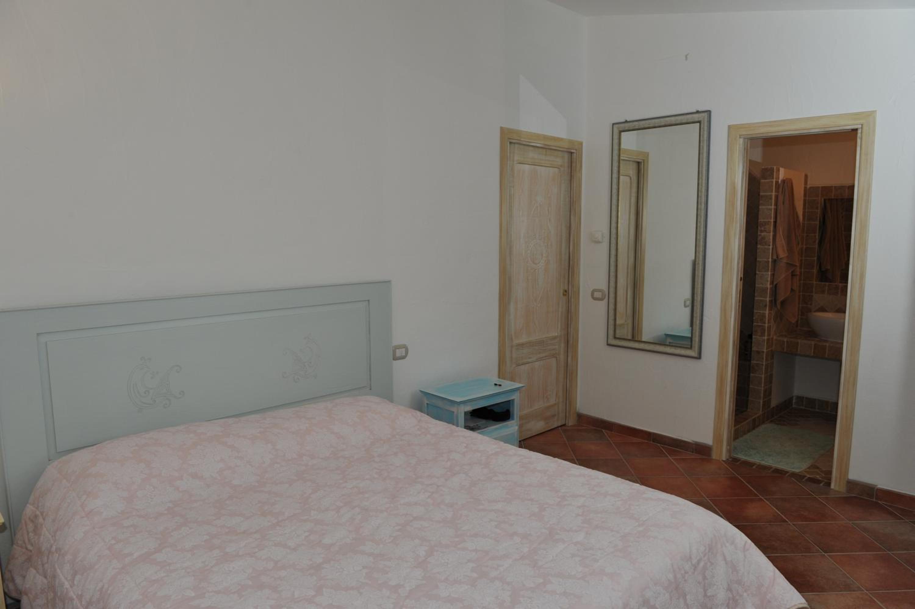 Double Room with Garden View - Photo 6