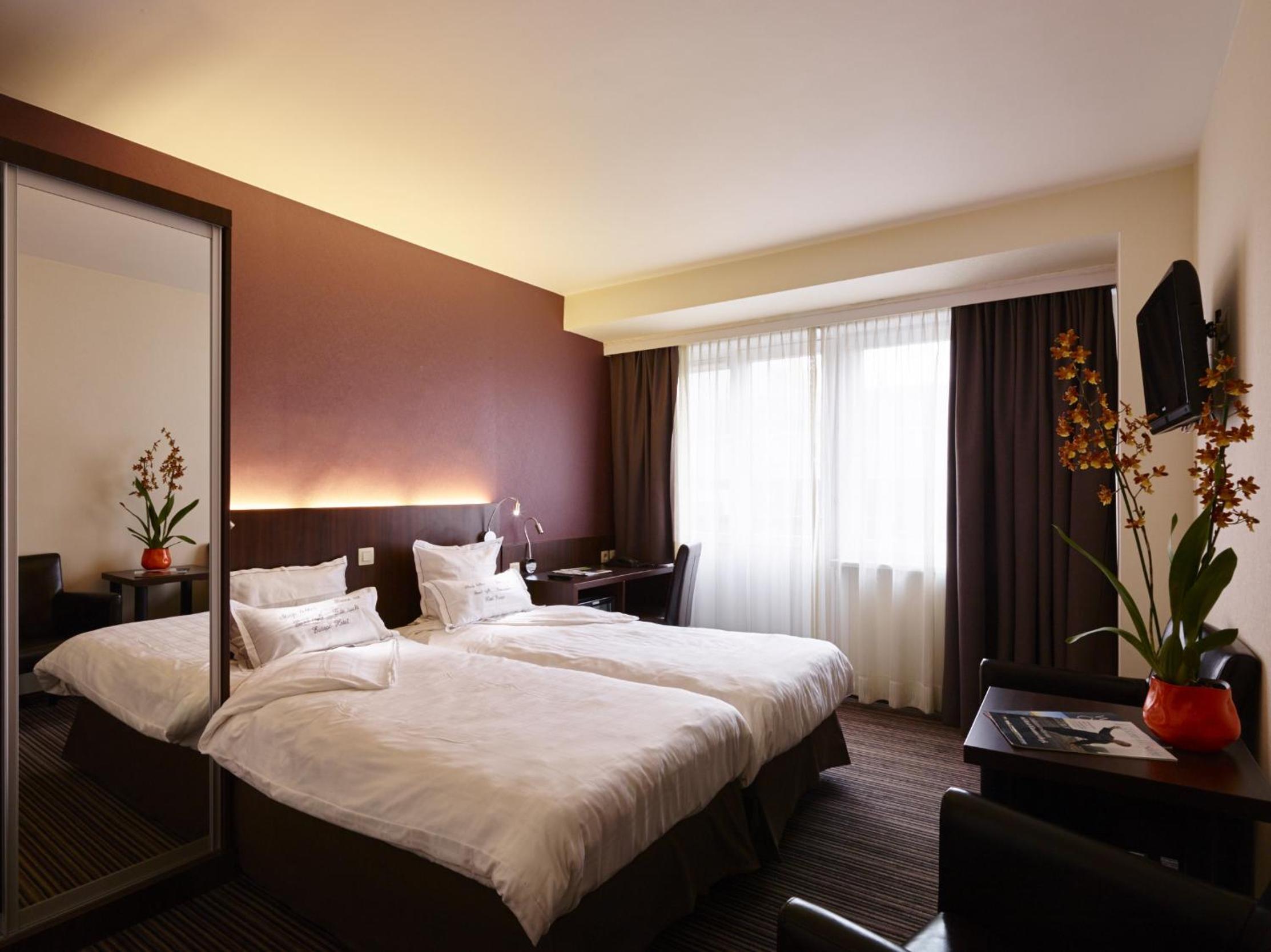 Standard Double Room - Photo 11