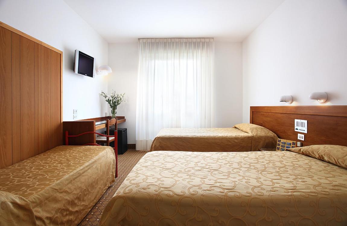 Standard Triple Room - Photo 1