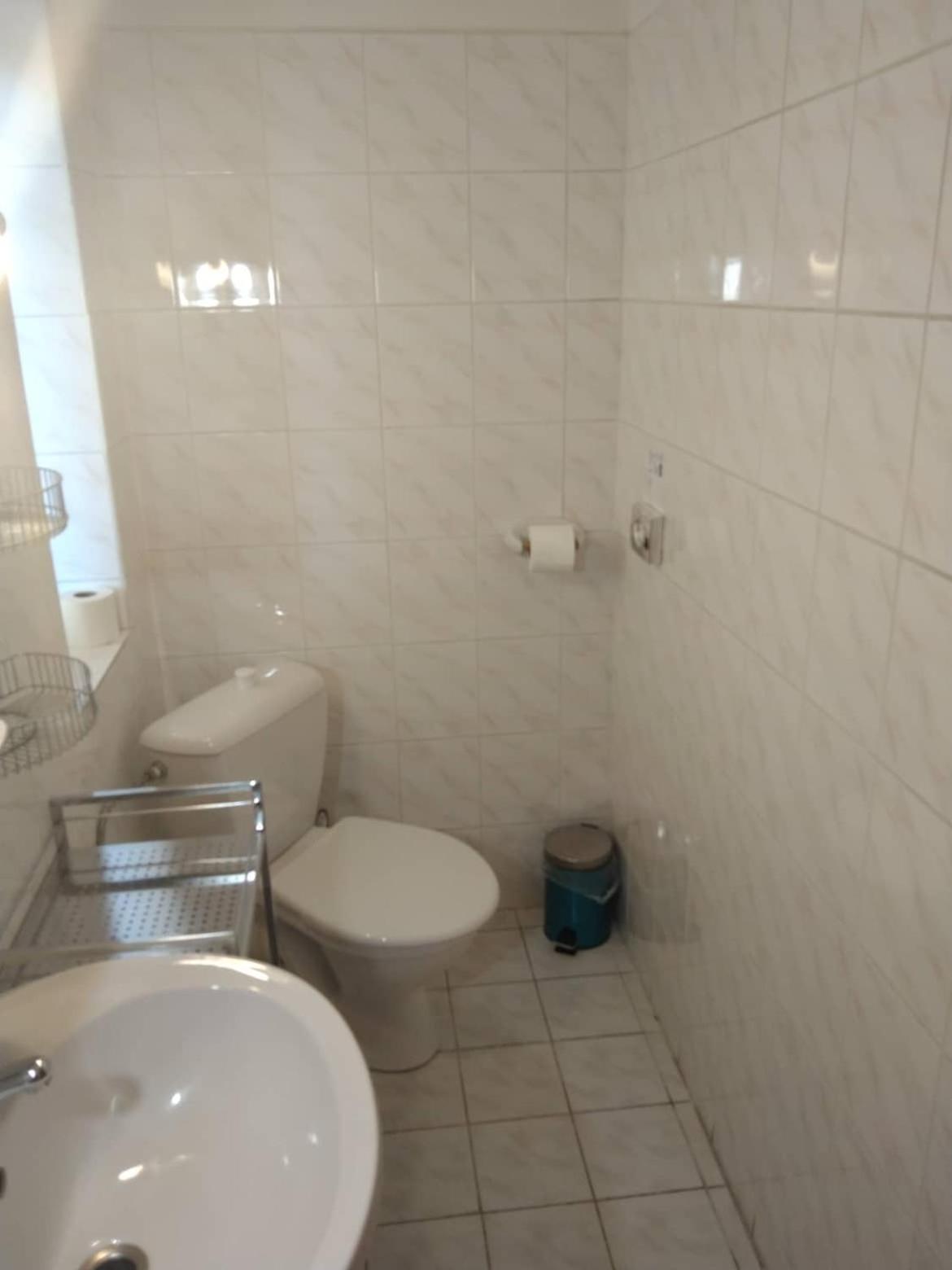 Double Room - Photo 12