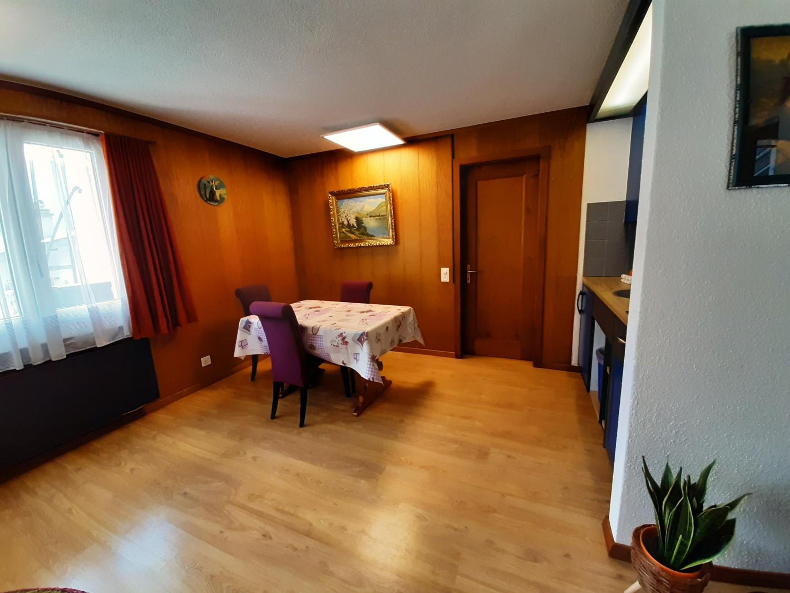 One-Bedroom Apartment photo 1