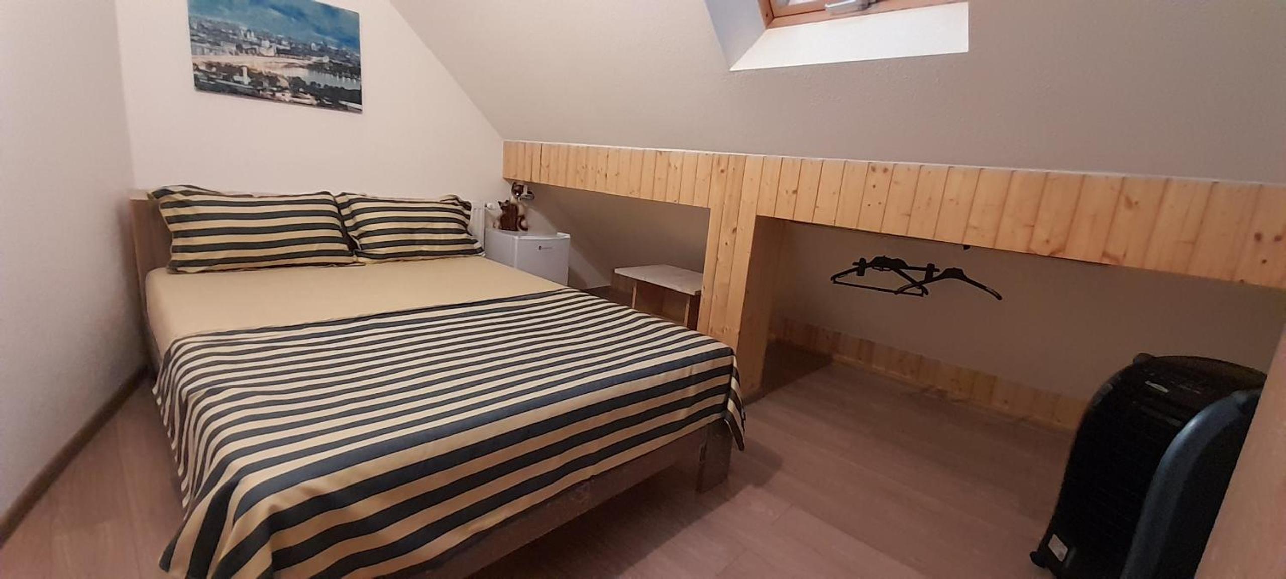 Small Double Room - Photo 9