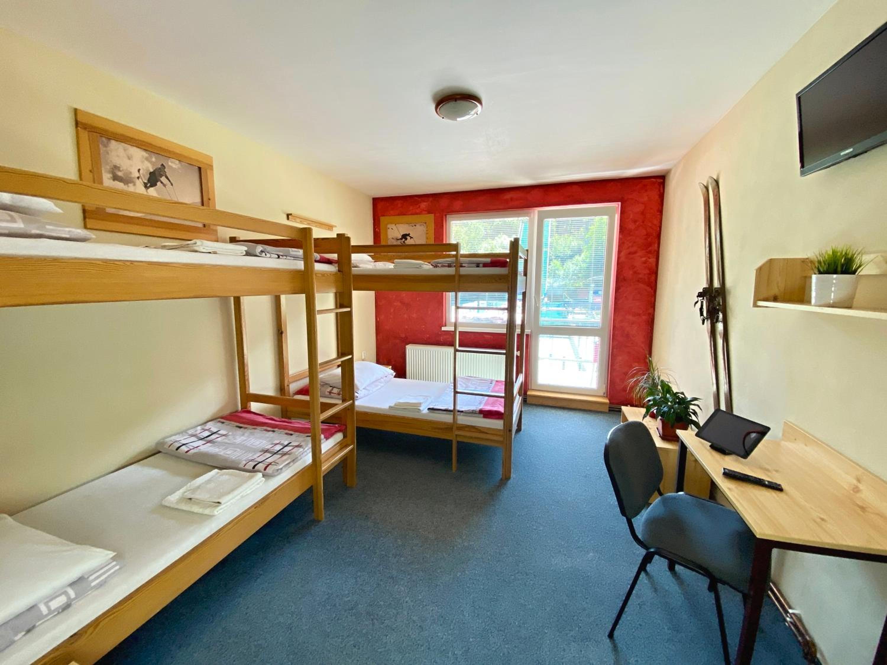 Economy Twin Room photo 1