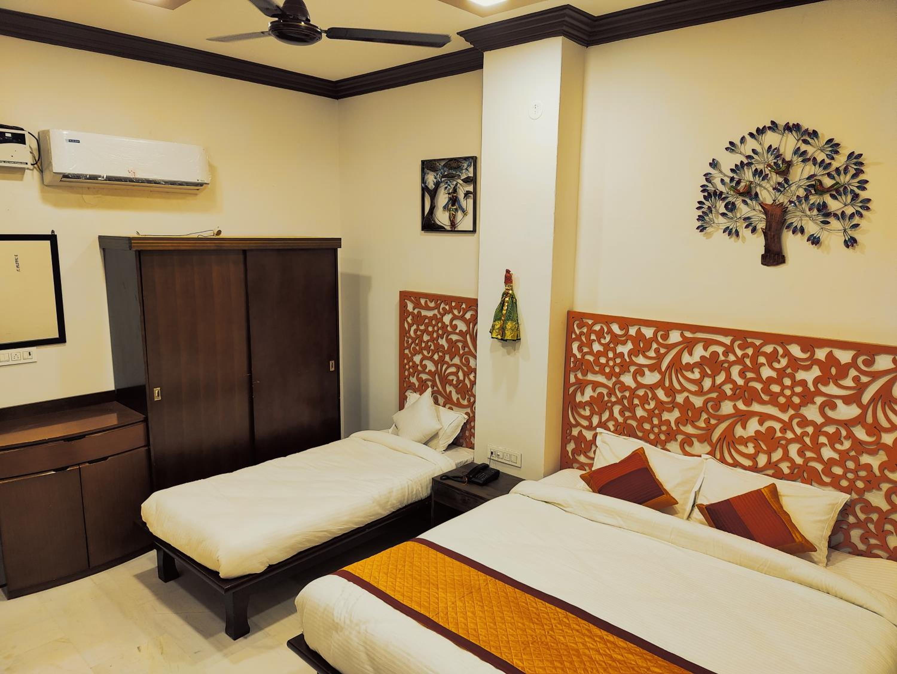 Deluxe Family Room