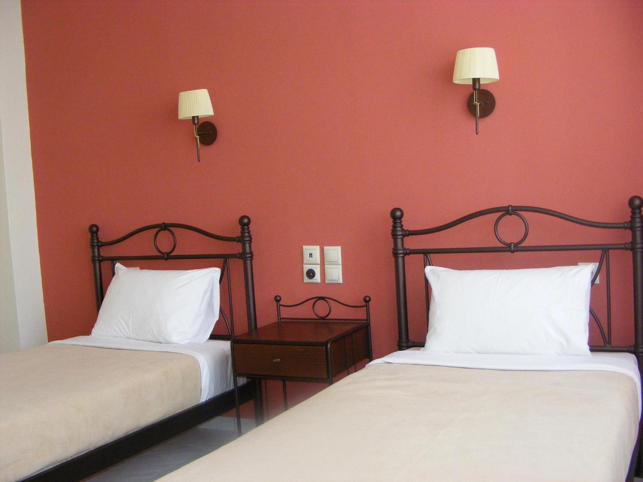 Double or Twin Room - Photo 9