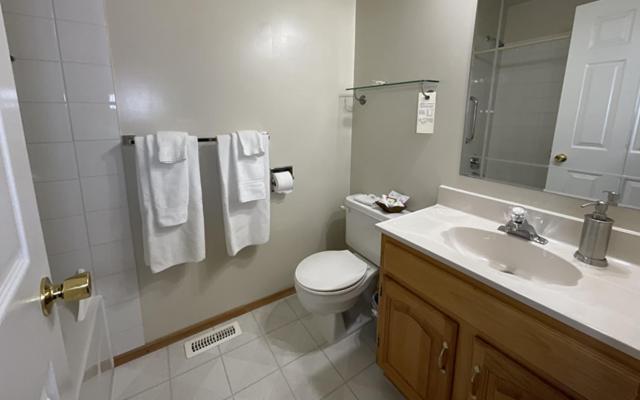 Queen Room photo 1