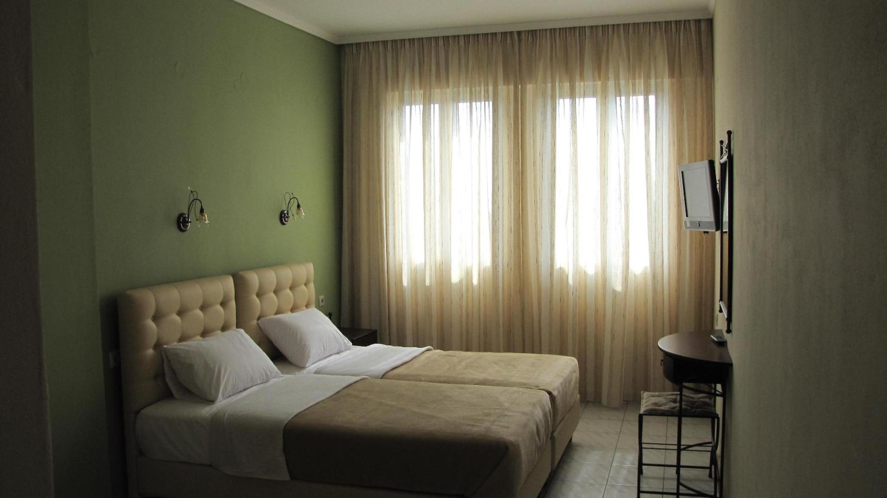 Double or Twin Room - Photo 12