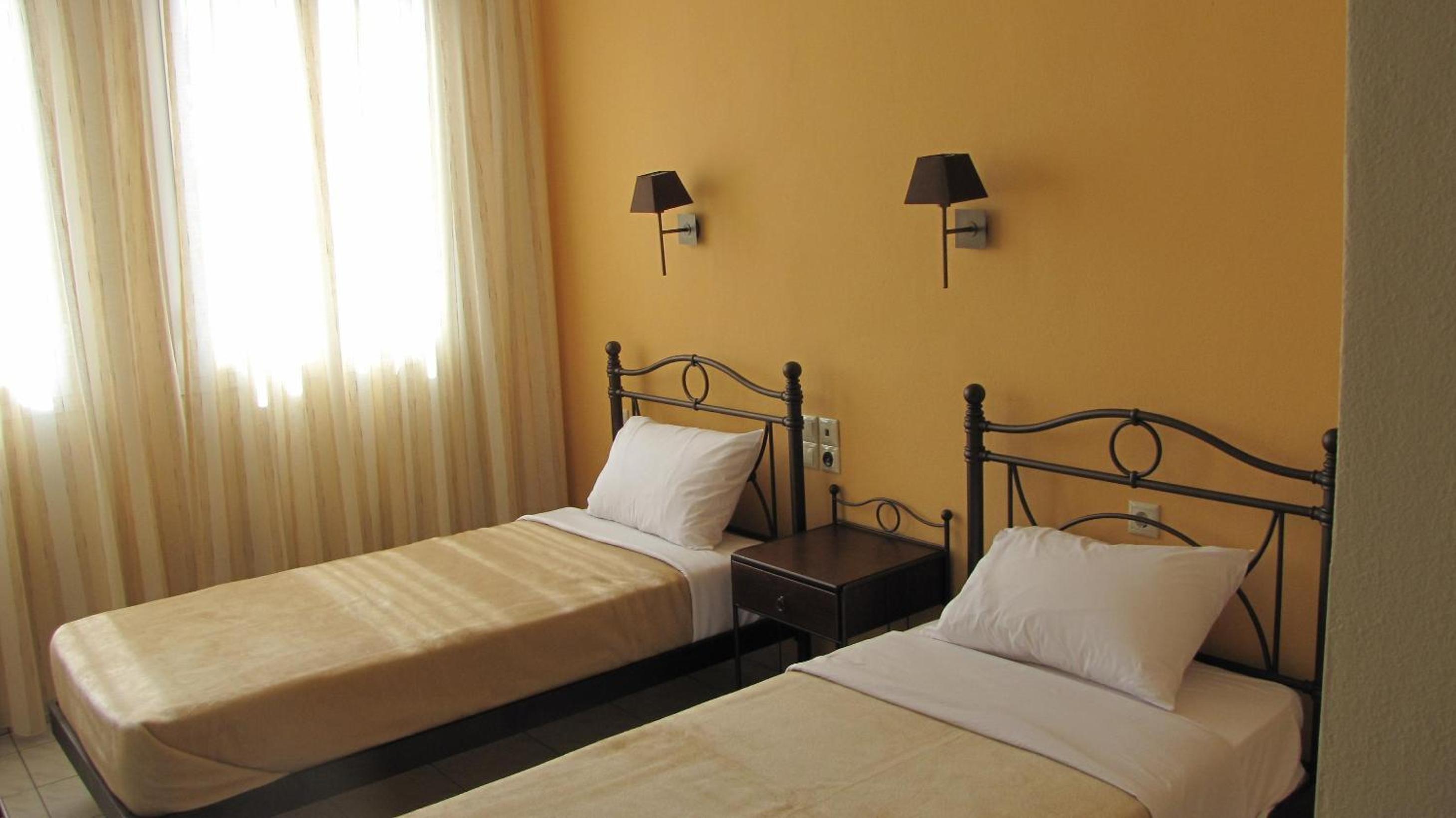 Double or Twin Room - Photo 8
