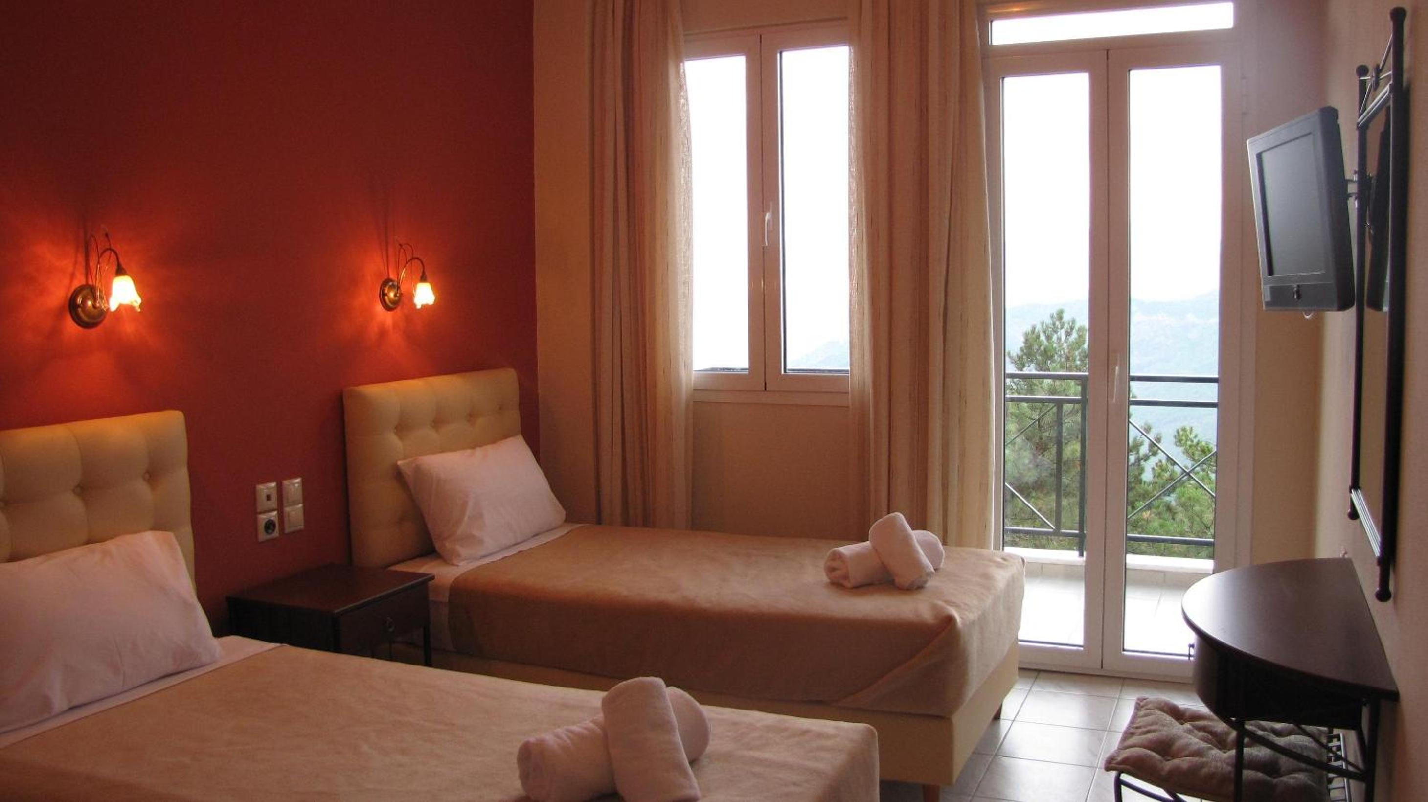 Double or Twin Room - Photo 13
