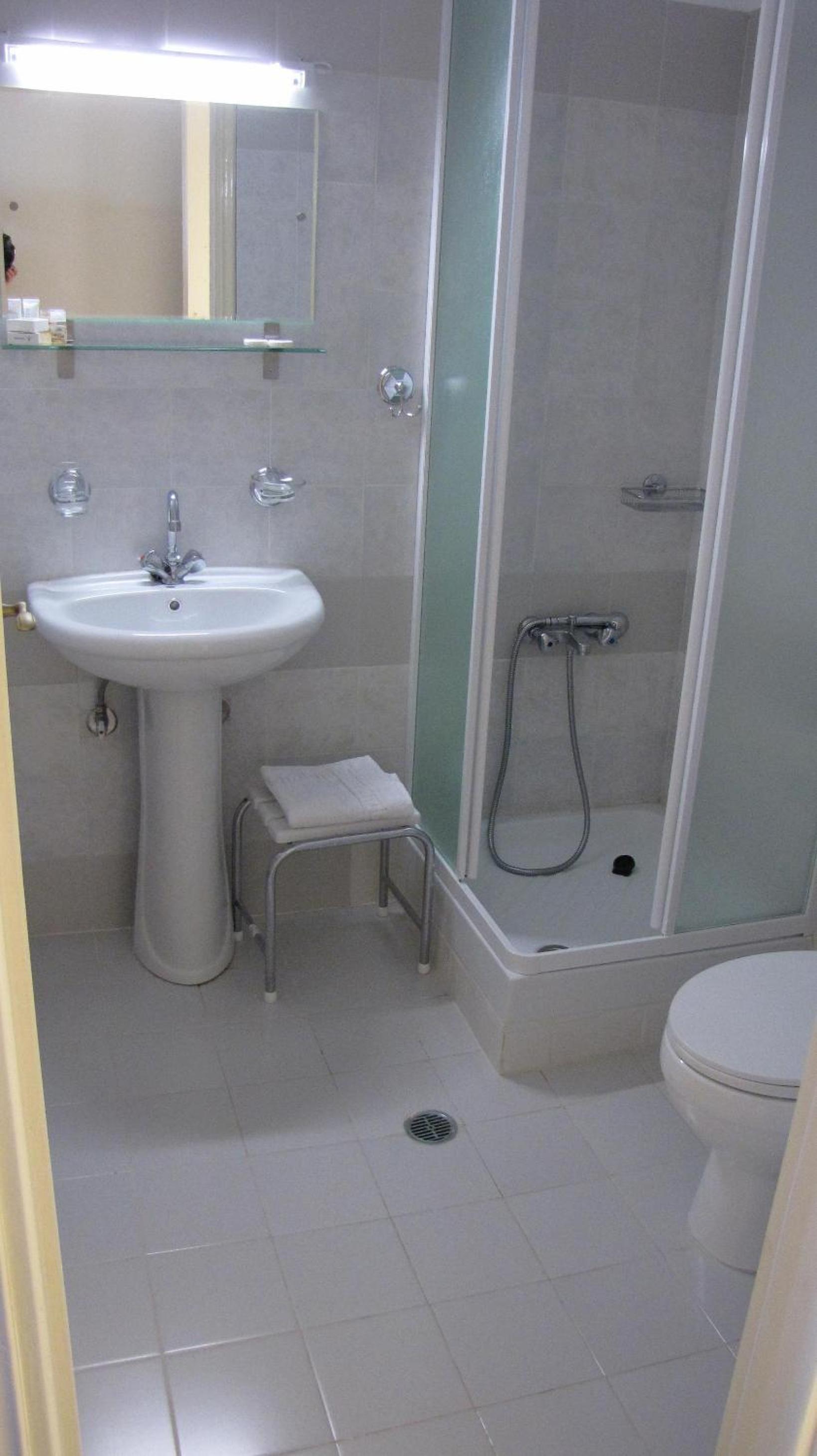 Double or Twin Room - Photo 15