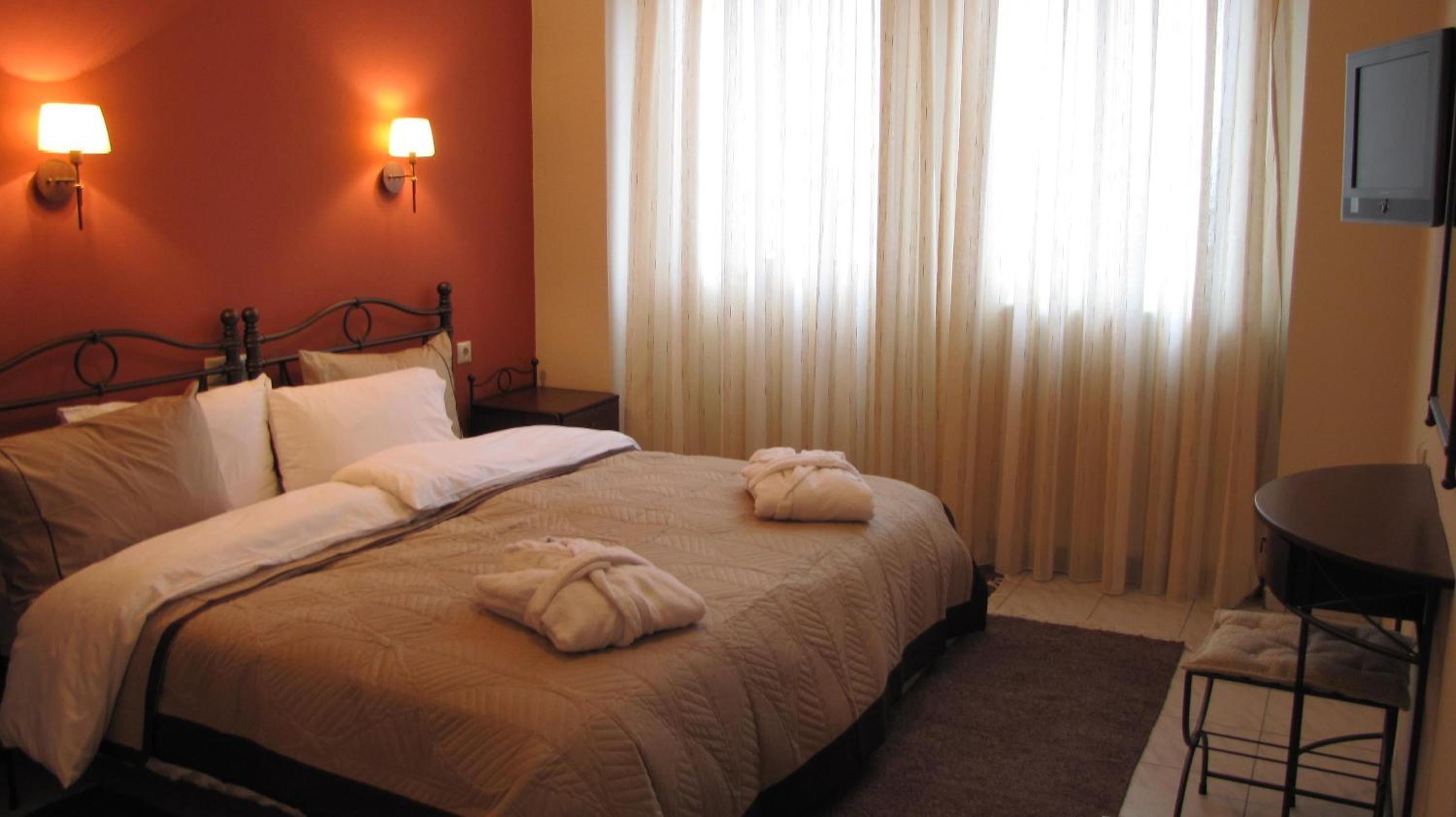 Double or Twin Room - Photo 7
