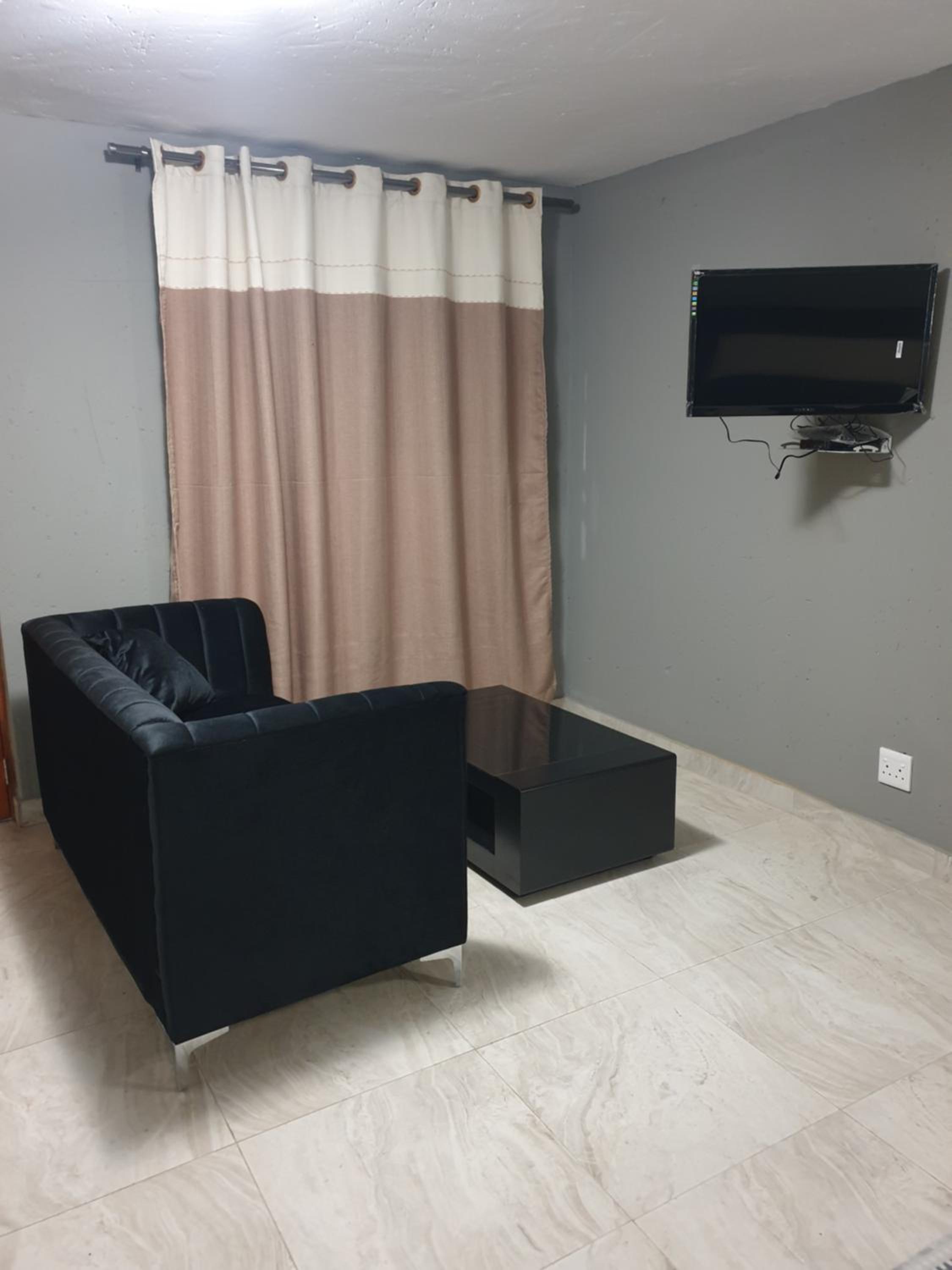 Deluxe King Room - Photo 5