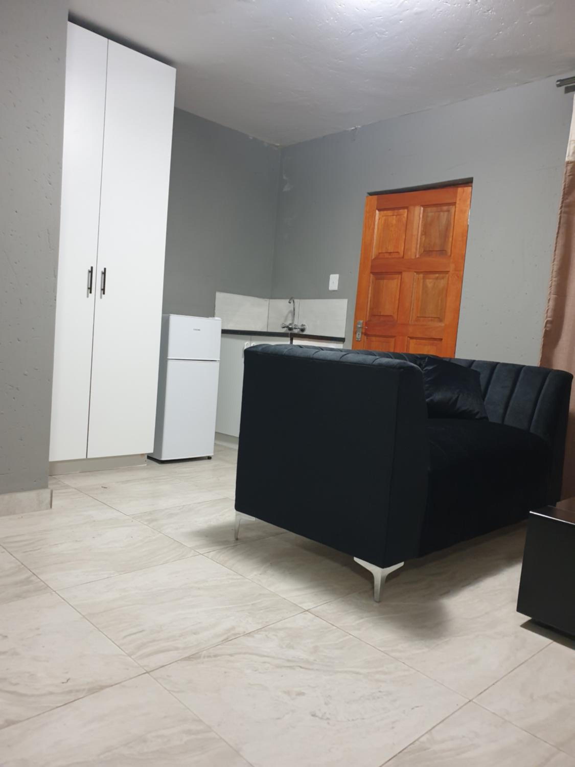 Deluxe King Room - Photo 2
