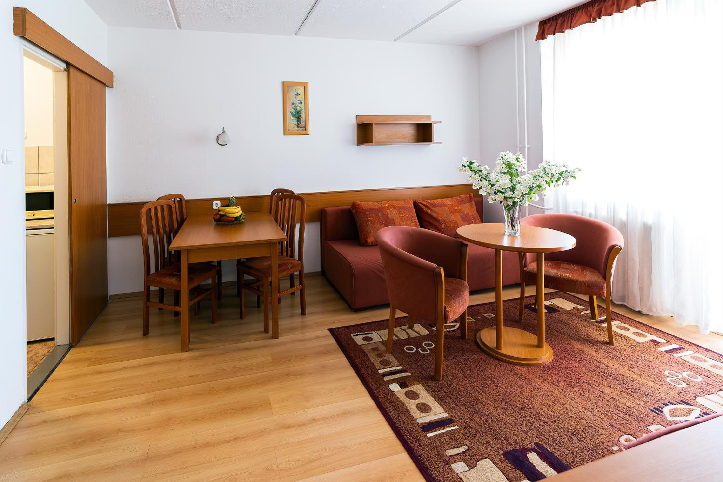 Standard Family Room photo 2