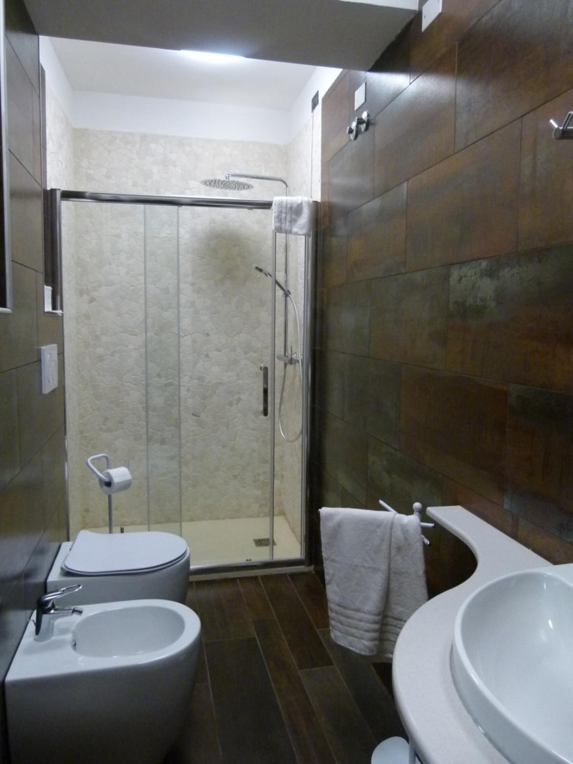Deluxe Queen Suite with Balcony photo 2