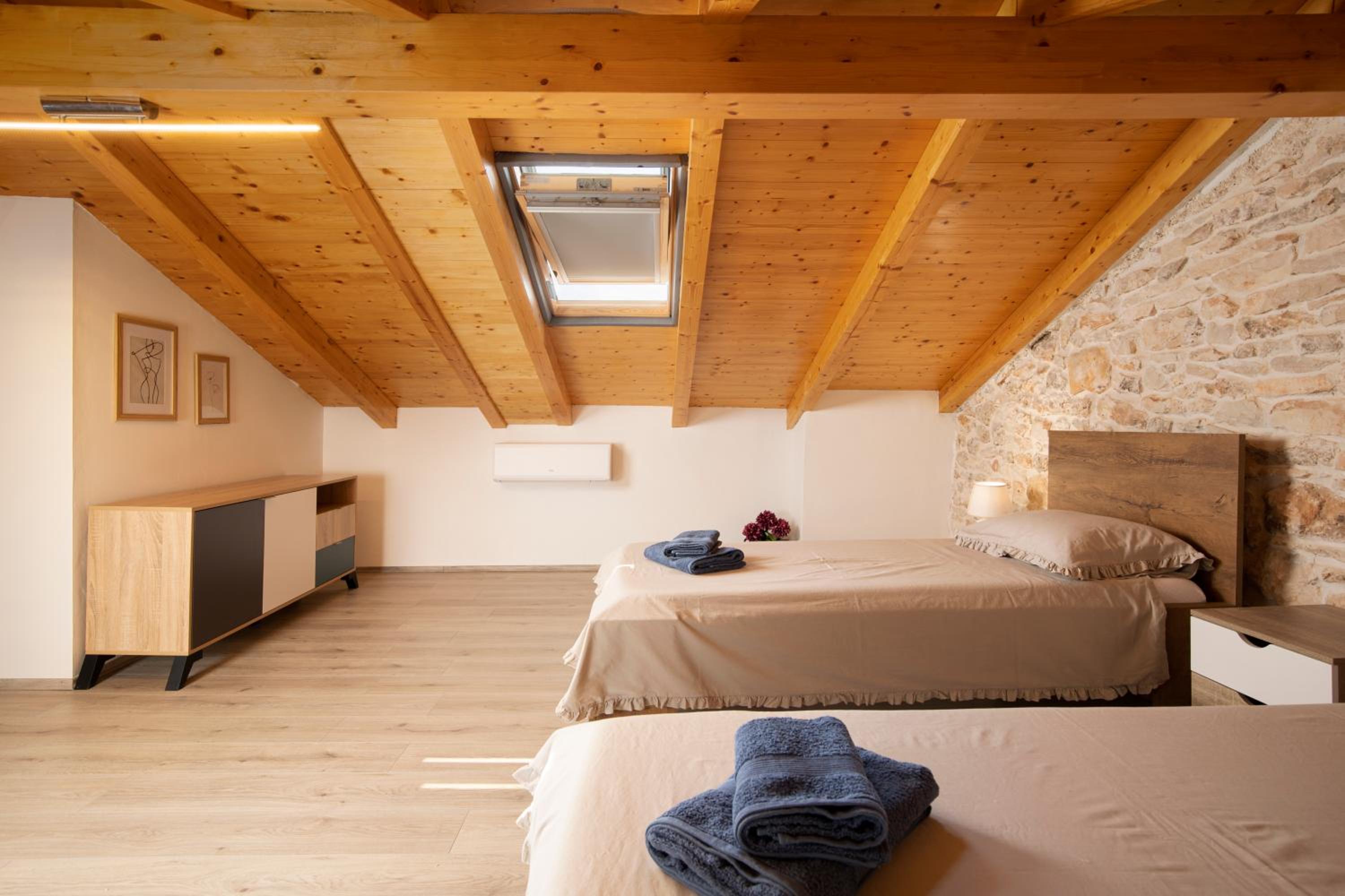 Three-Bedroom House photo 3