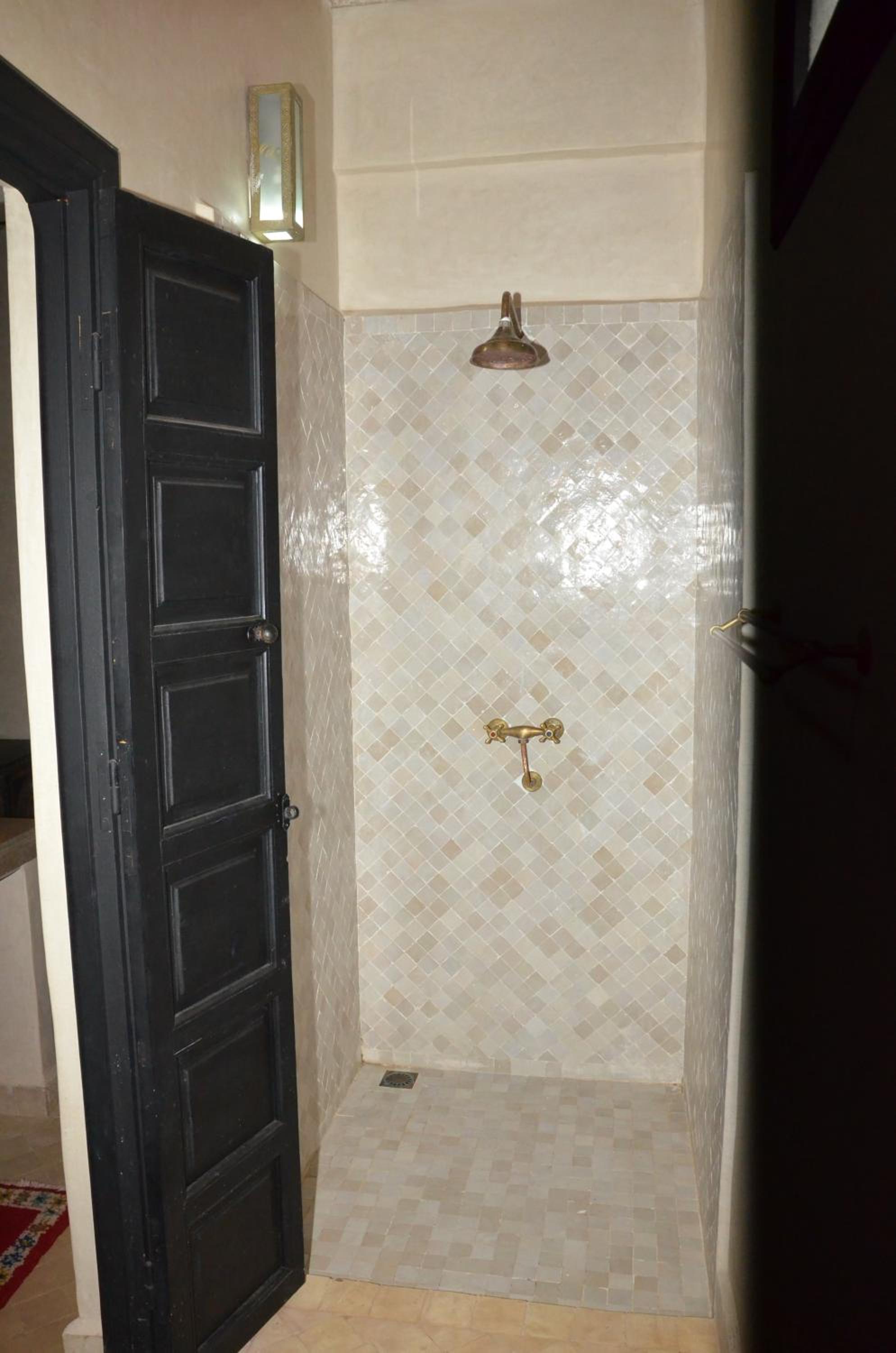 Deluxe Room (2 Adults + 1 Child) - Photo 10