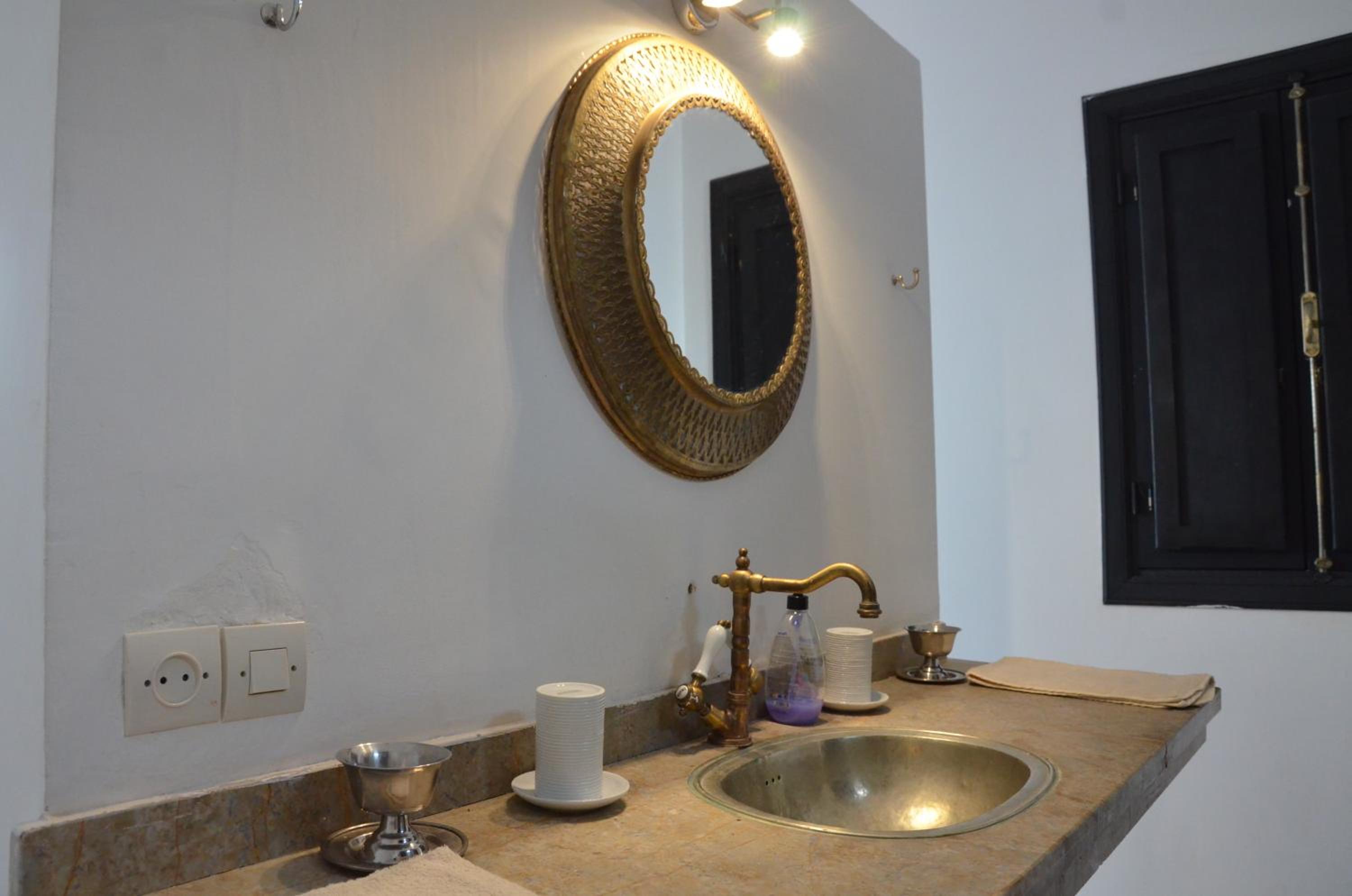 Standard Double Room - Photo 7
