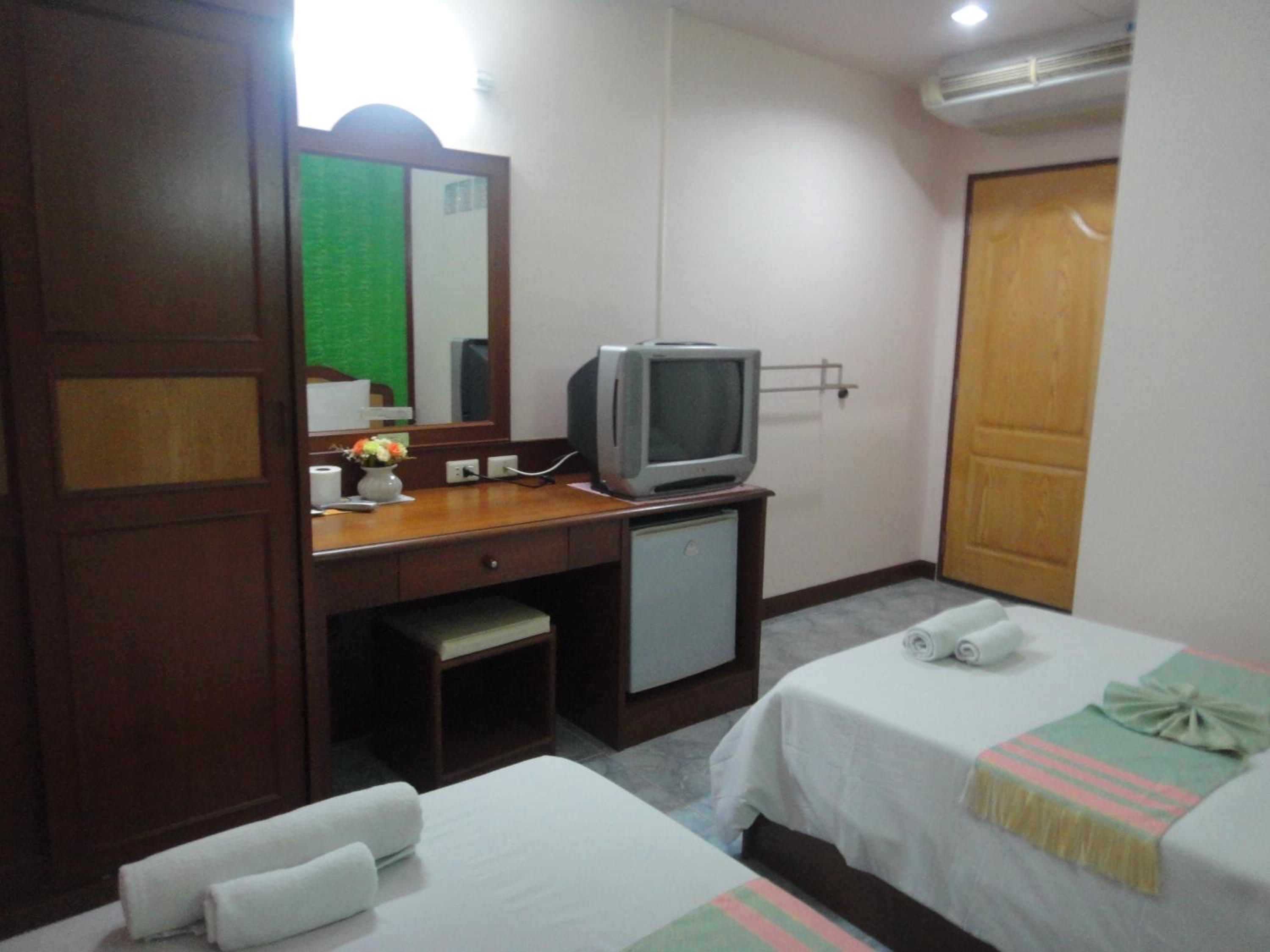 Deluxe Twin Room - Photo 8