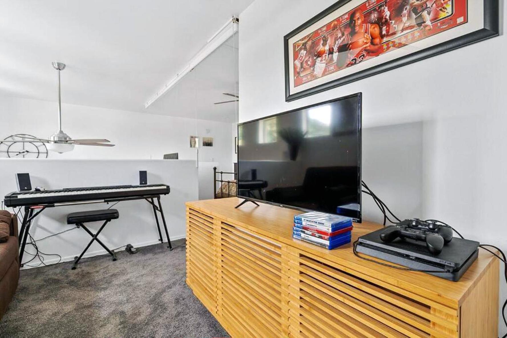 Two-Bedroom House photo 3
