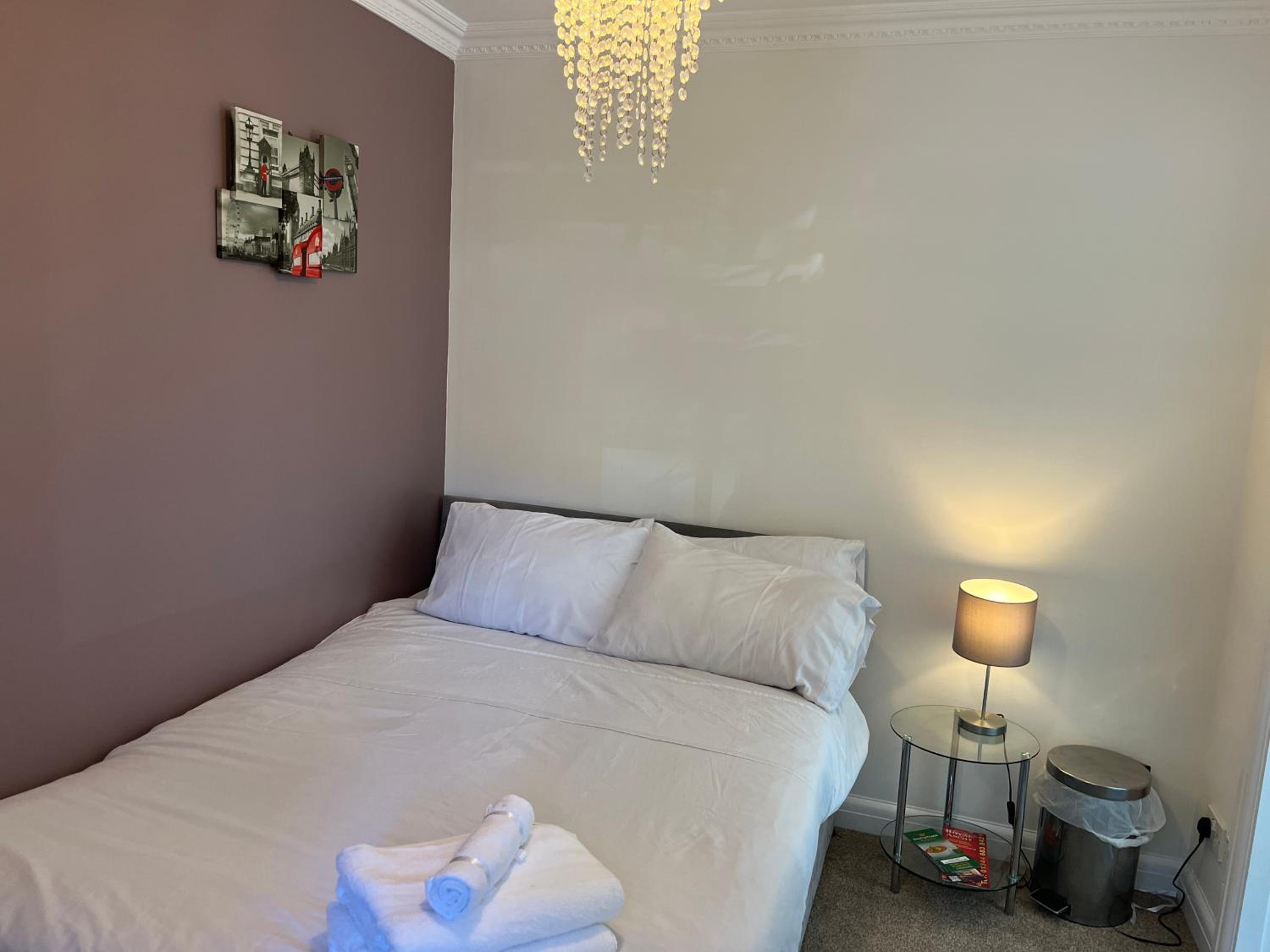 Budget Double Room - Photo 7