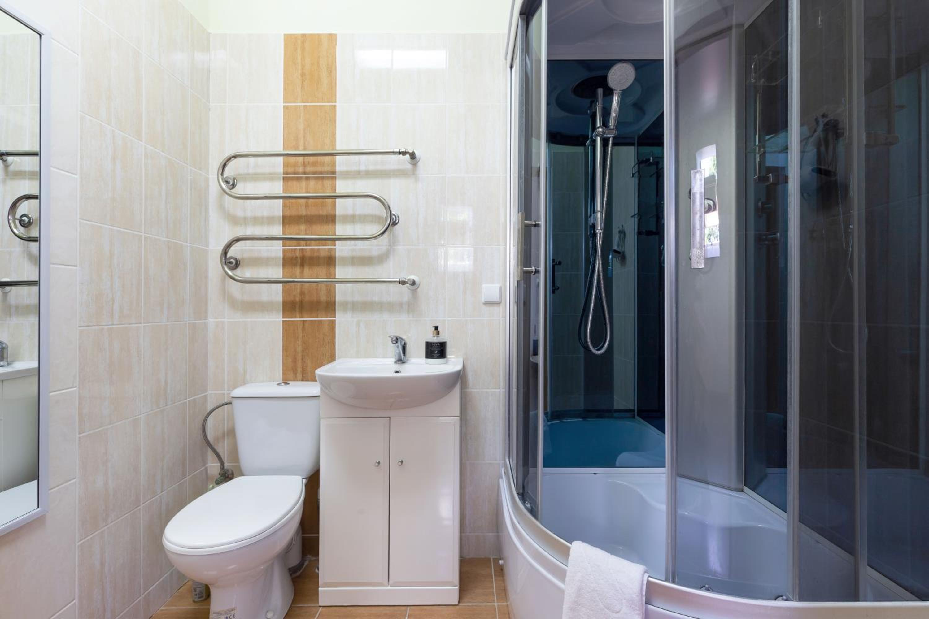 Superior Suite - Photo 14