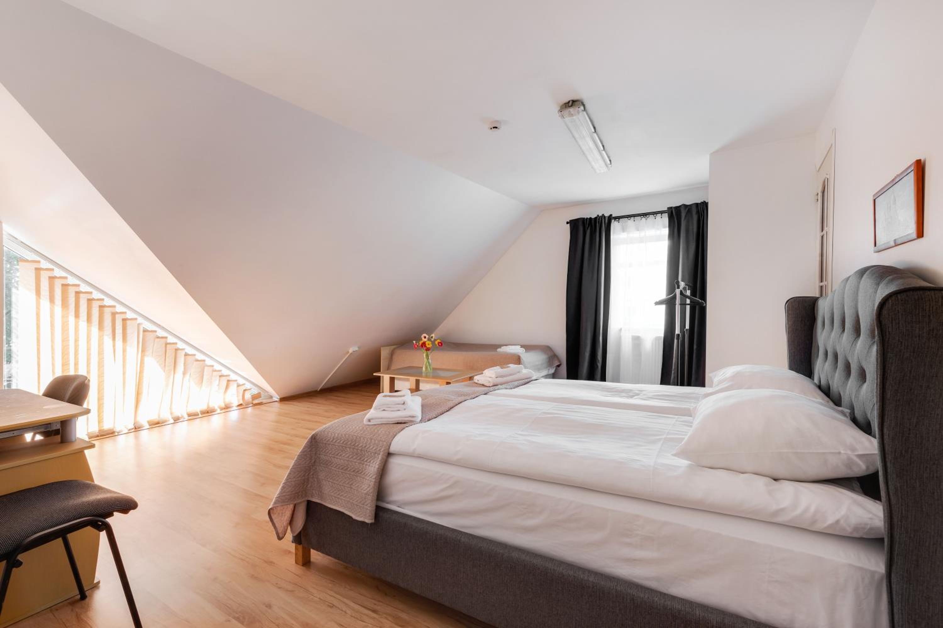 Comfort Triple Room with Shower - Photo 5