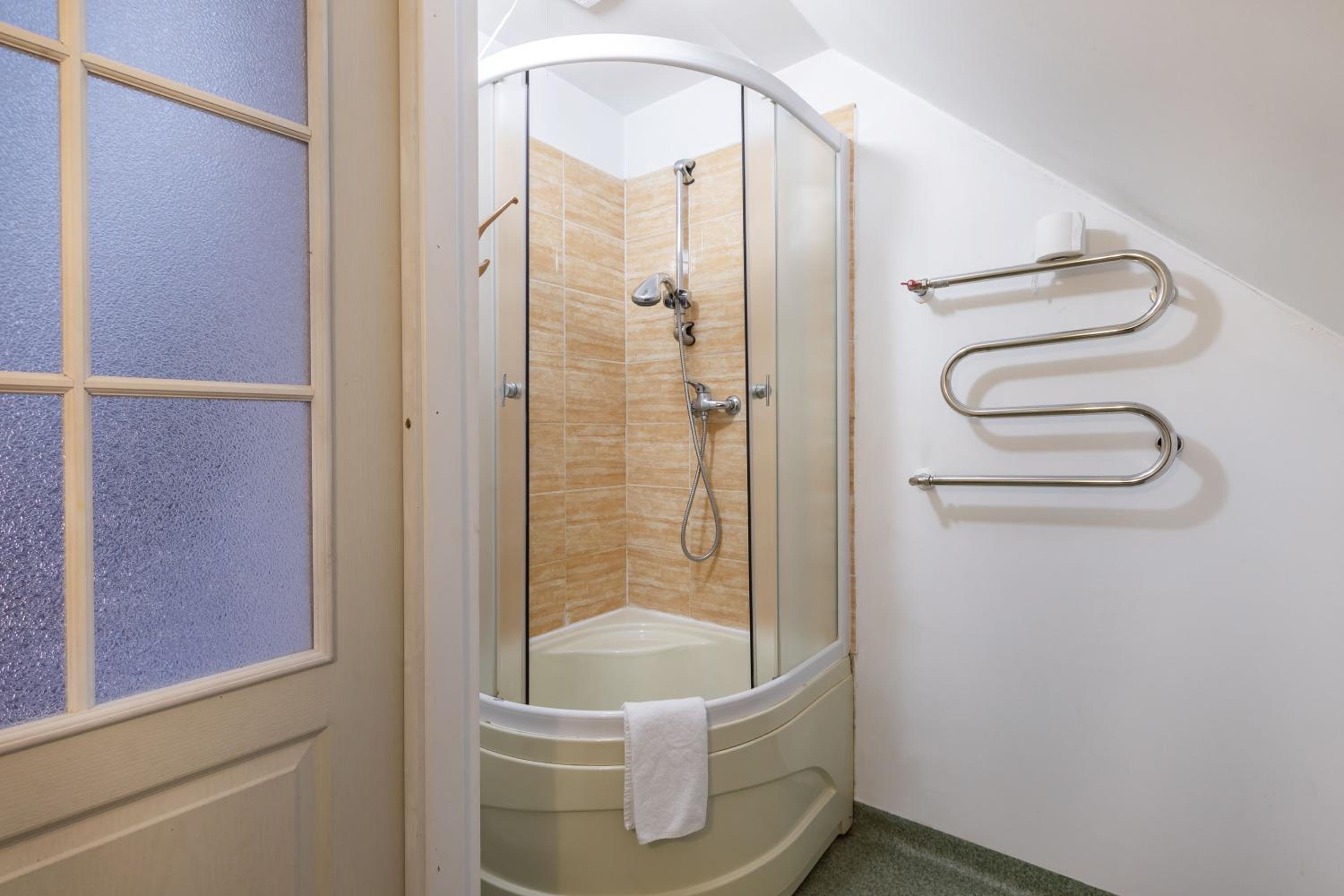 Comfort Triple Room with Shower - Photo 3