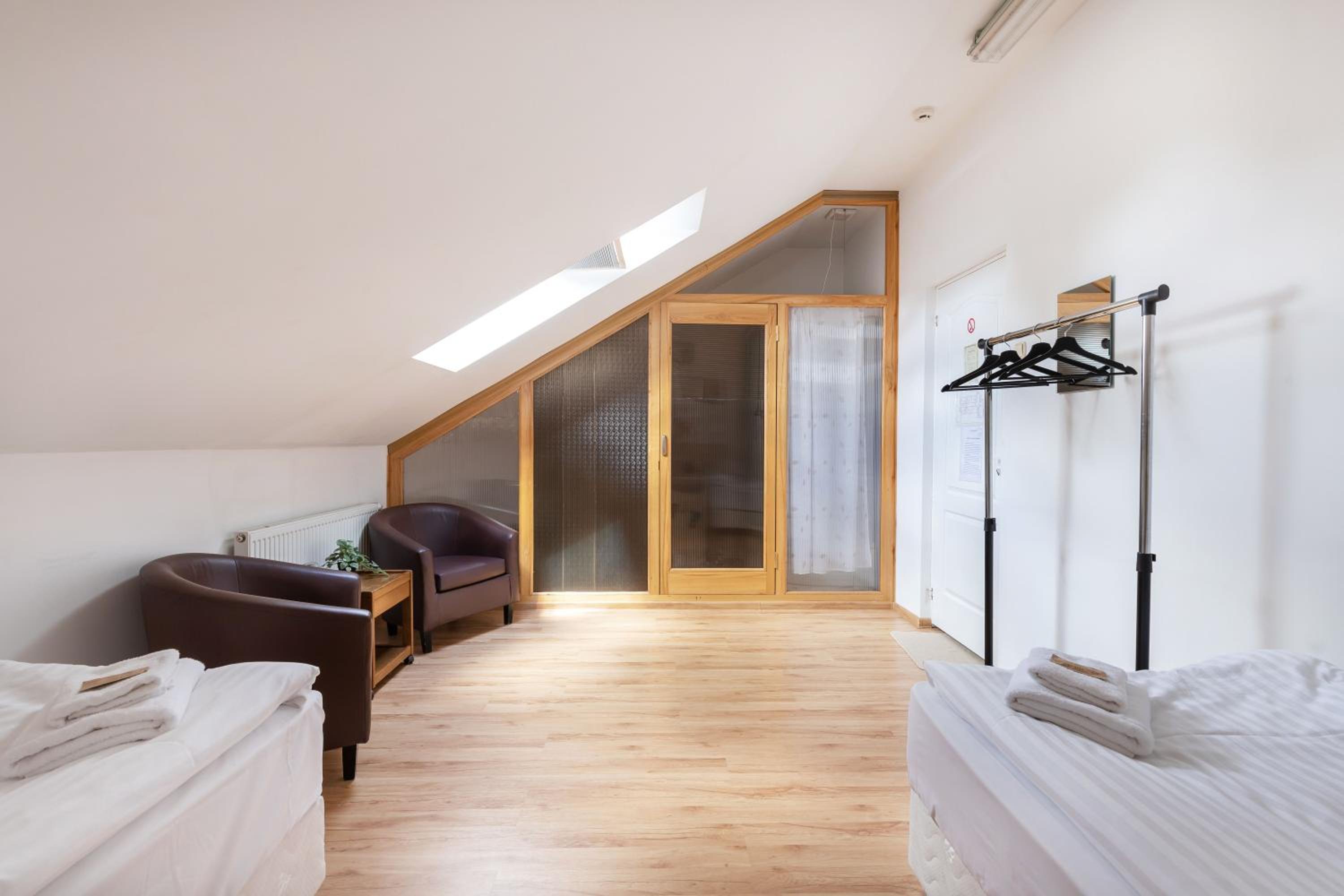 Twin Room with Shower - Photo 5
