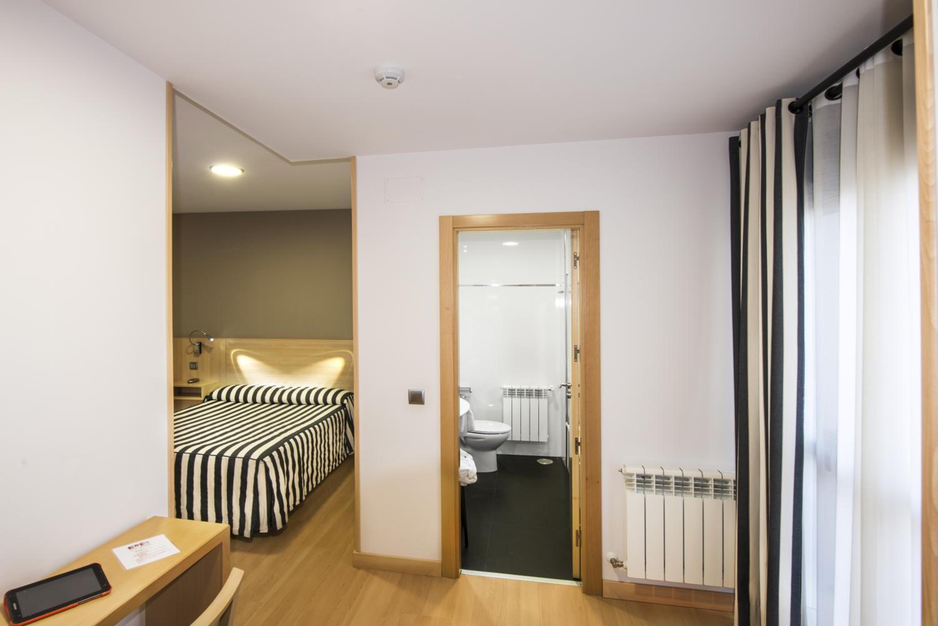 Double or Twin Room - Photo 8