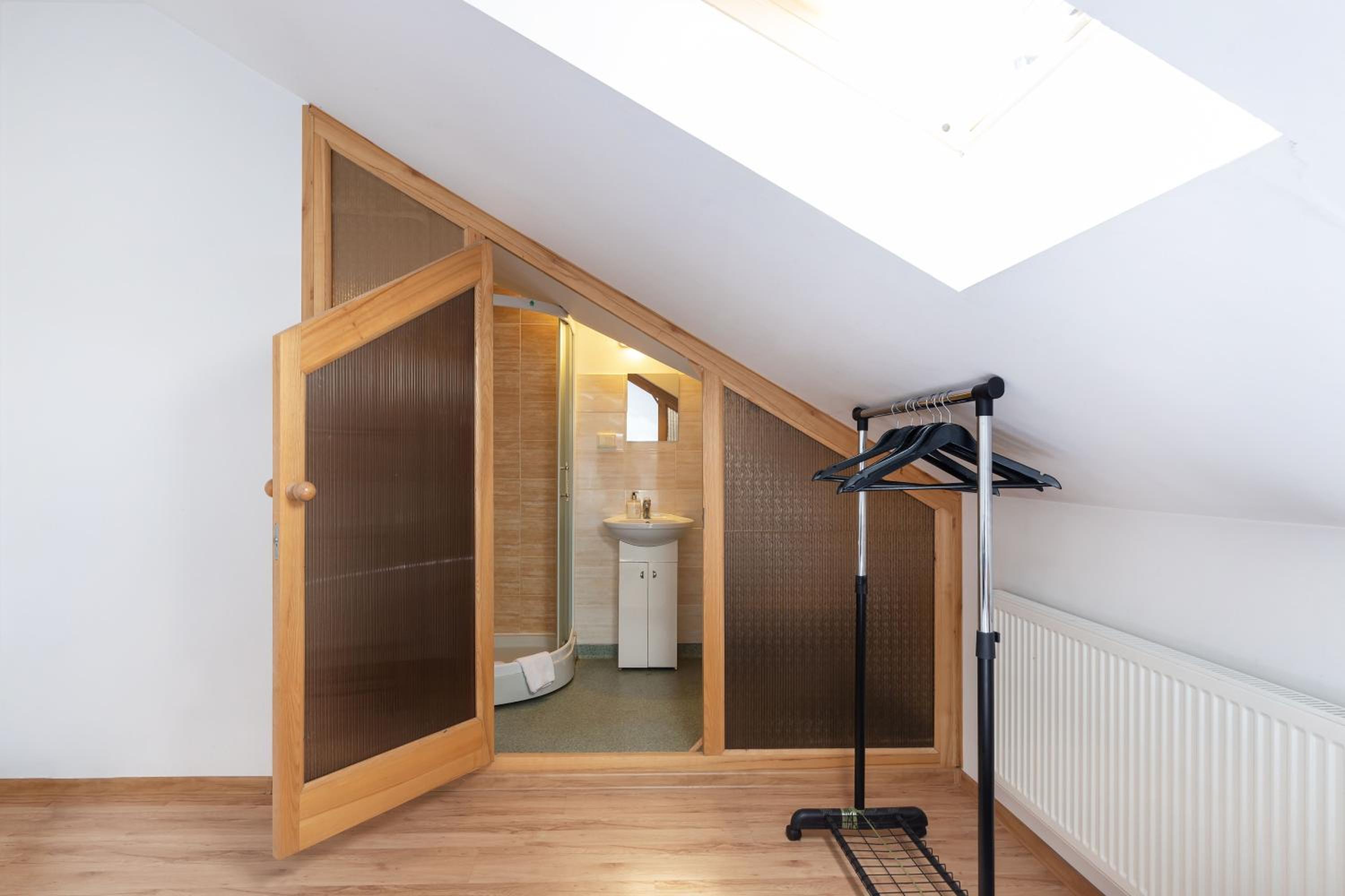 Twin Room with Shower - Photo 3