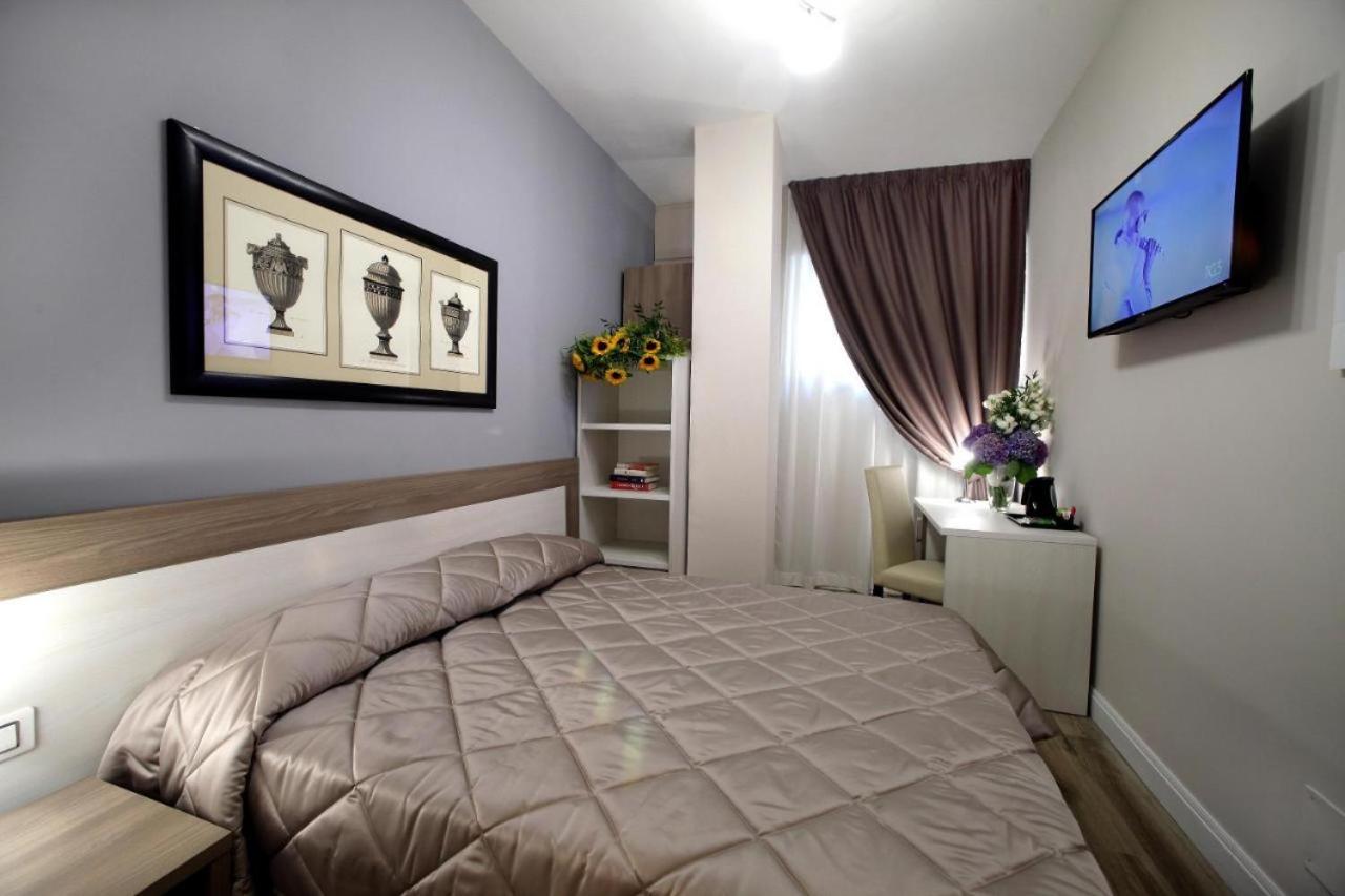 Family Room with Private Bathroom photo 2