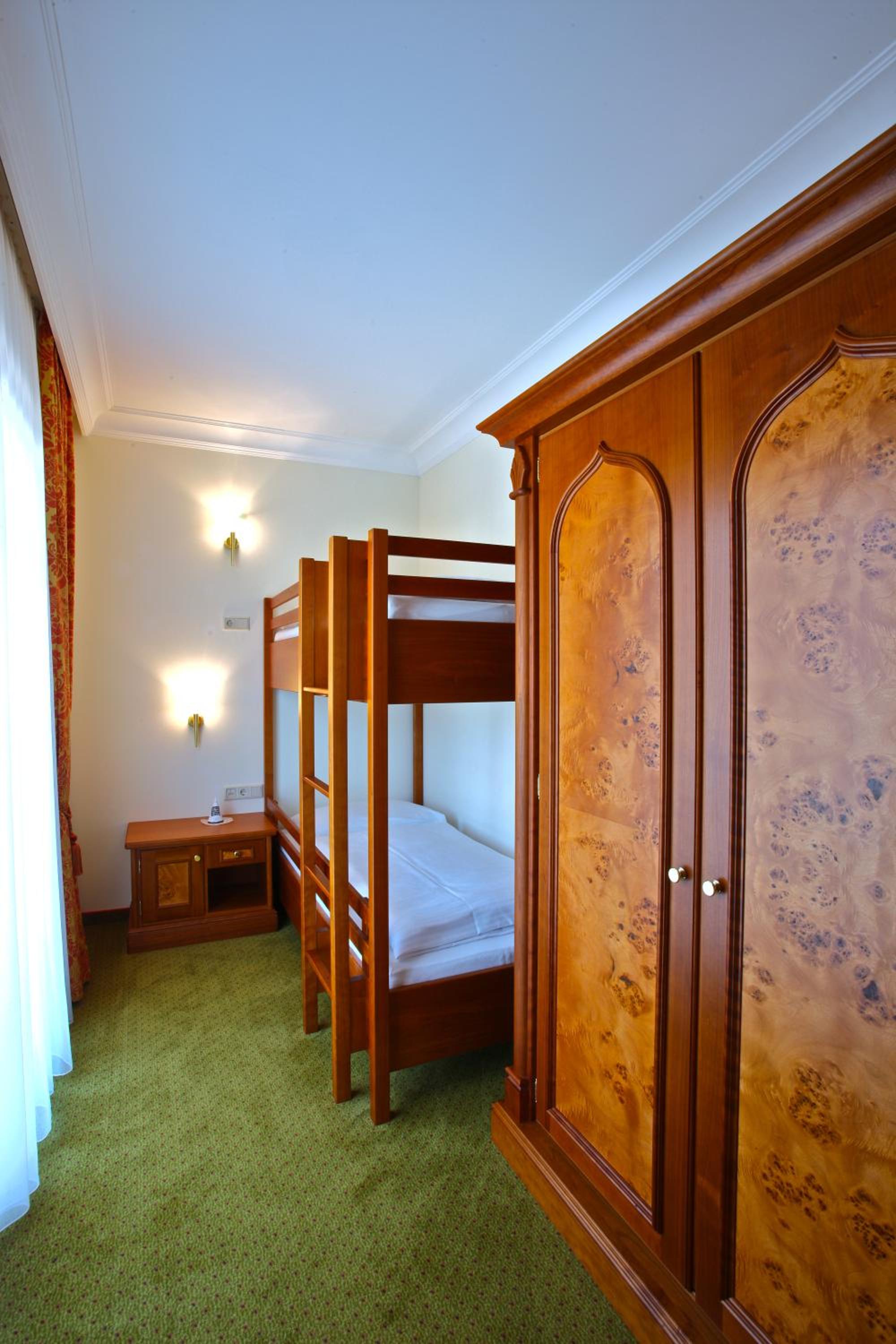 Family Room - Photo 2