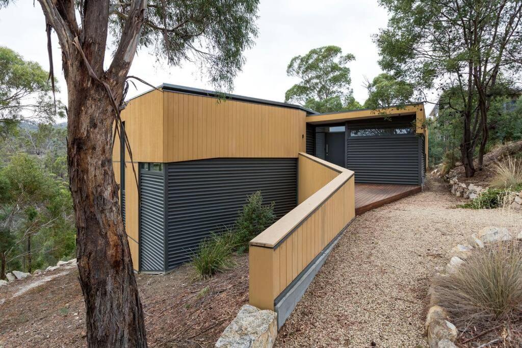 Three-Bedroom House photo 3