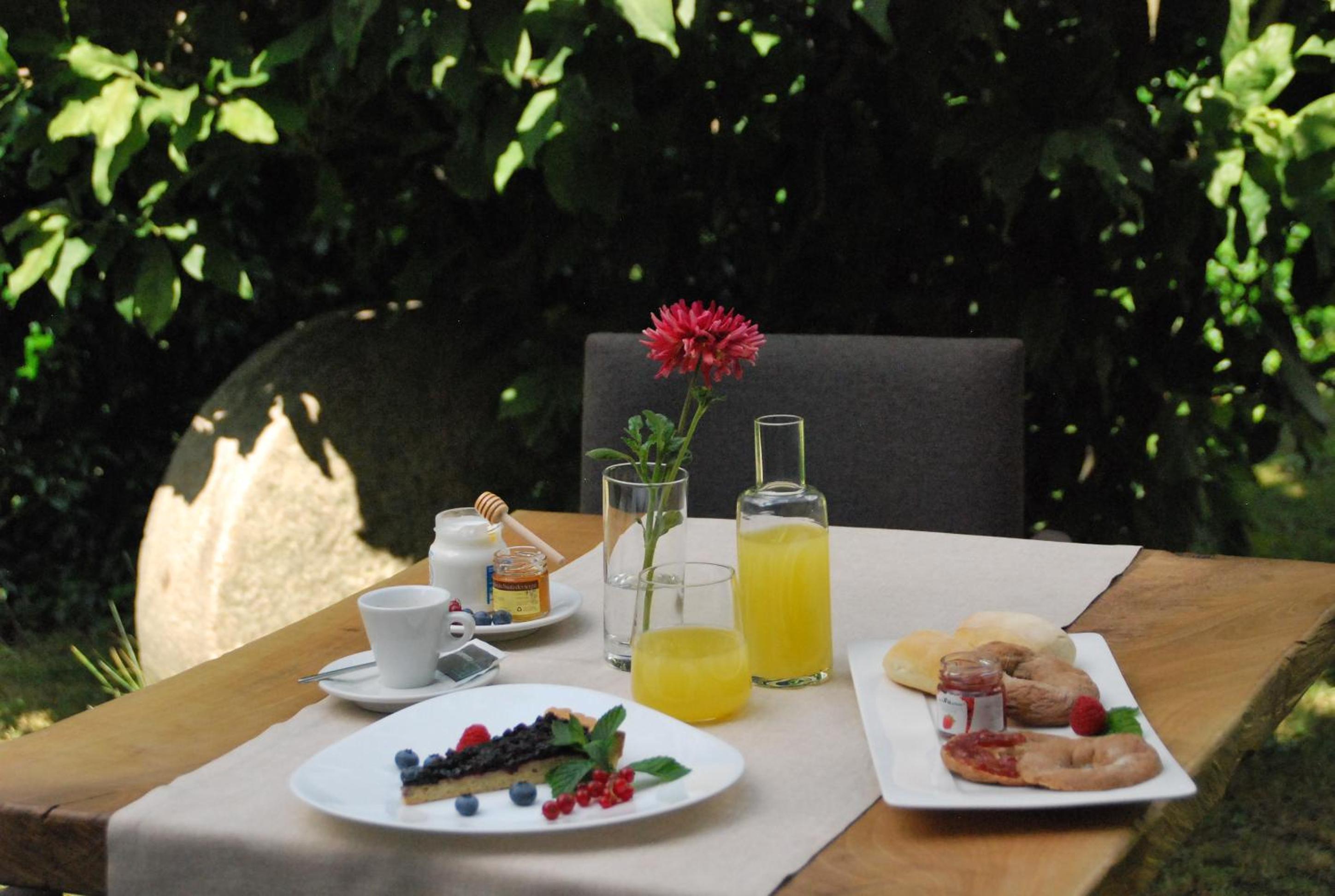 Deluxe Double or Twin Room with Garden View photo 2