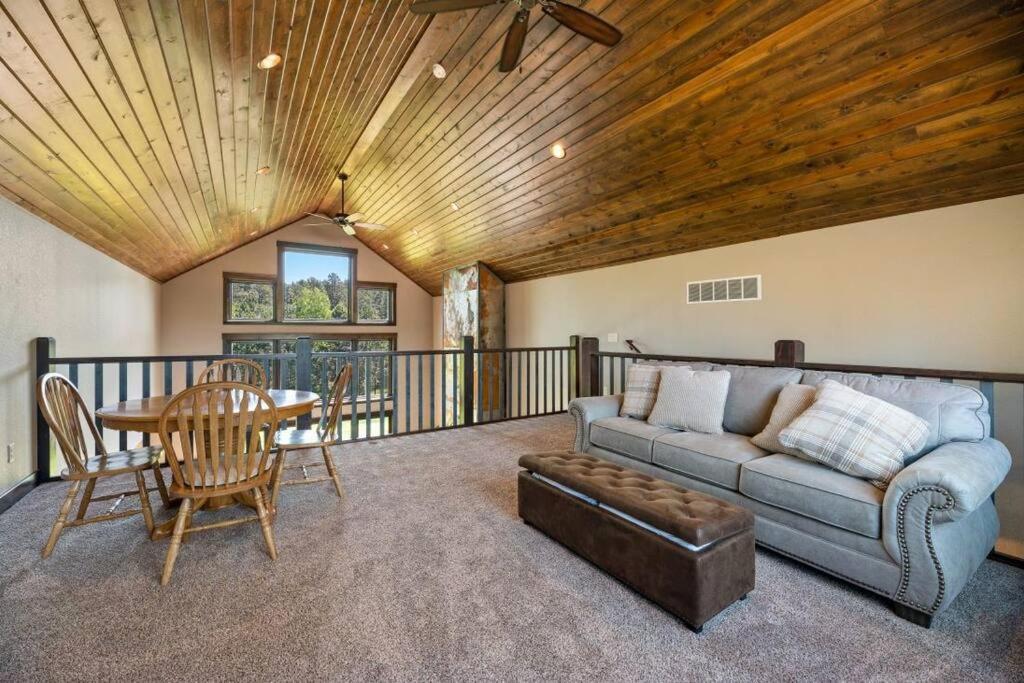 Five-Bedroom House photo 1