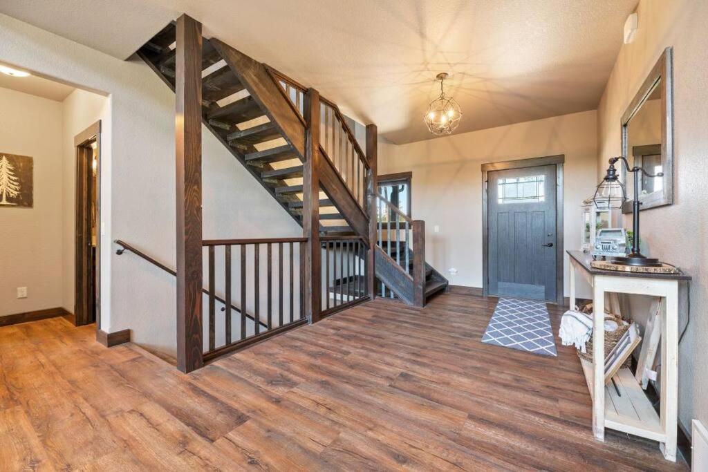 Five-Bedroom House photo 2