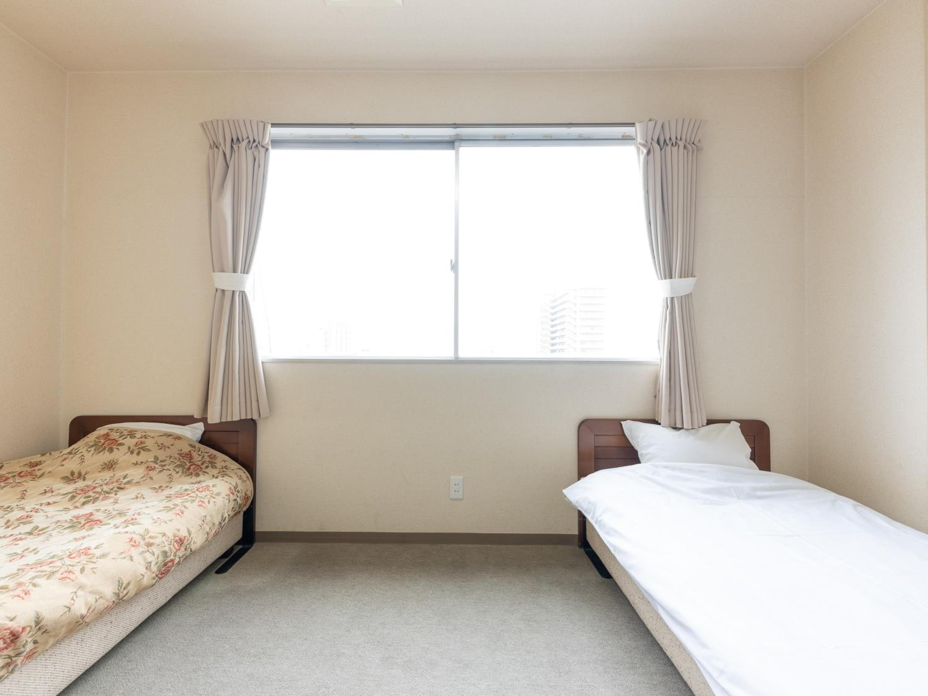Twin Room Smoking - Photo 3