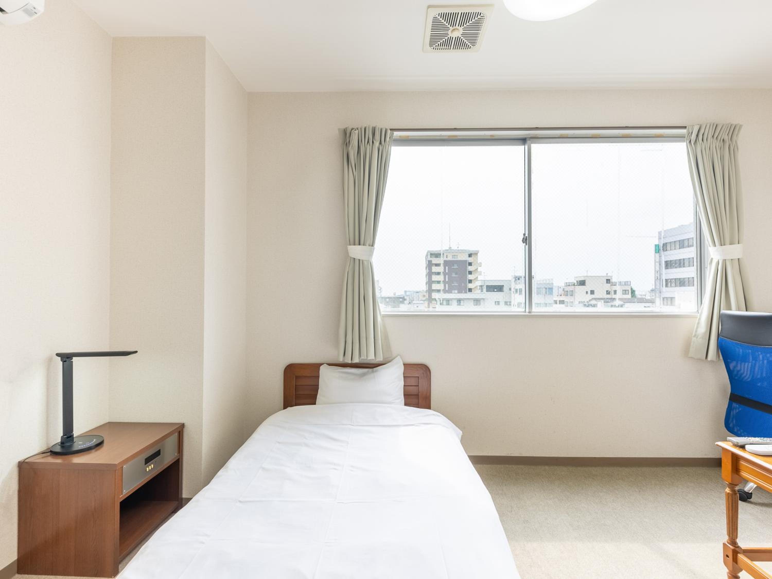 Single Room - Non-Smoking photo 3
