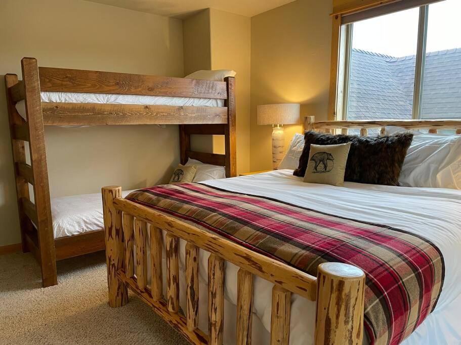 Four-Bedroom House photo 2