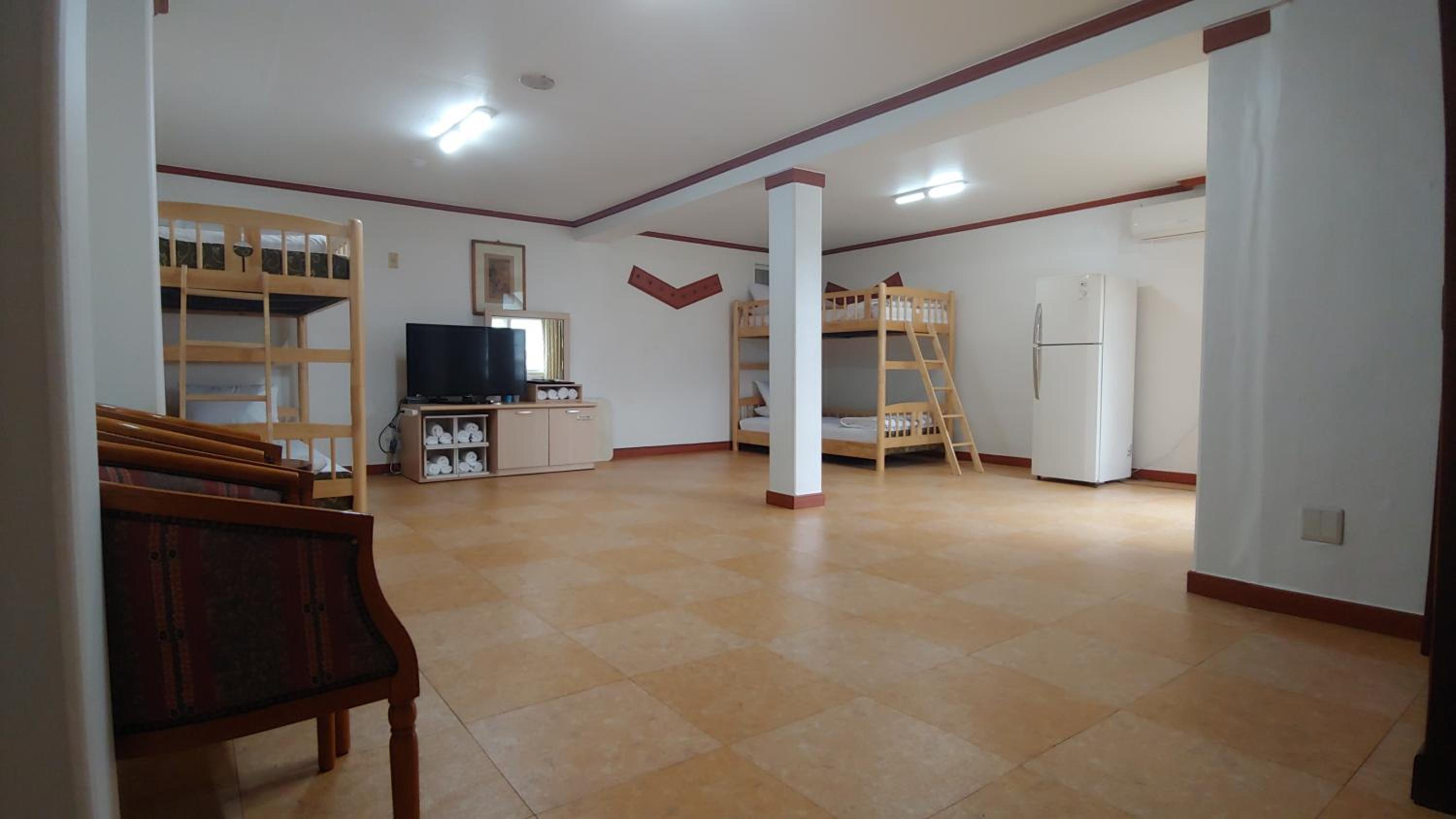 Superior Family Room - Photo 16
